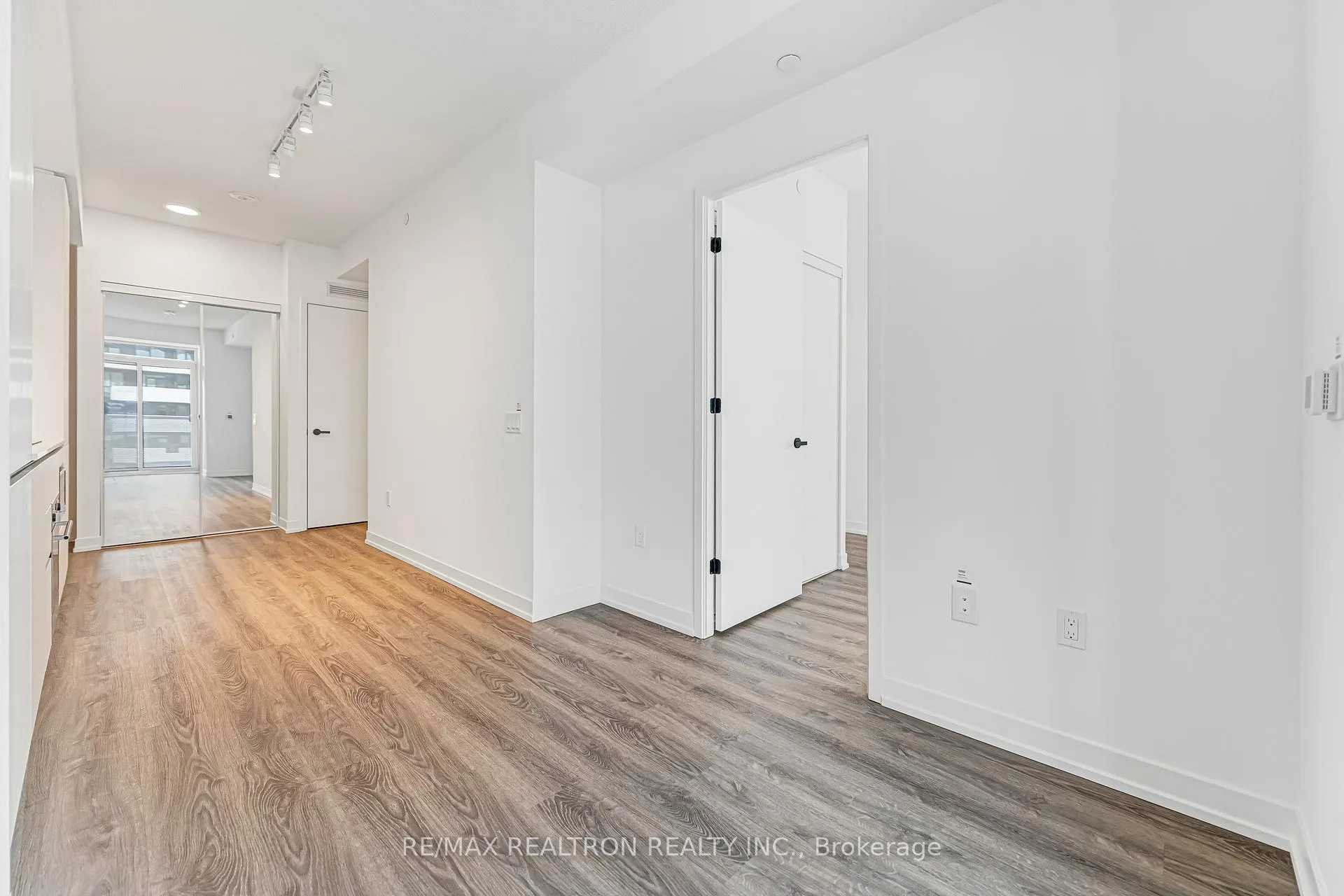 Photo 19 of Unit 5501, 8 Interchange Way, Vaughan, Vaughan Corporate Centre — HOMEH