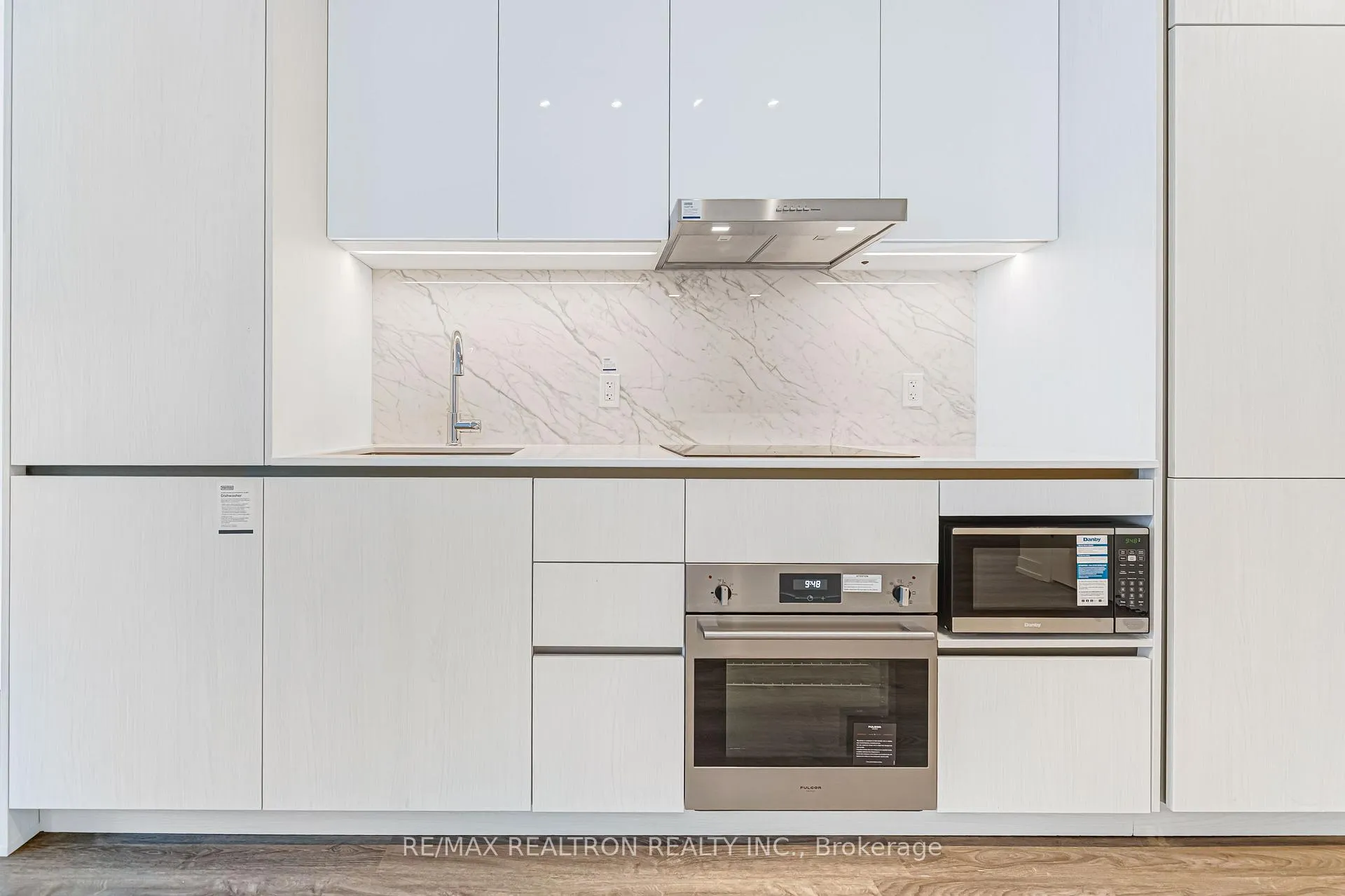 Photo 23 of Unit 5501, 8 Interchange Way, Vaughan, Vaughan Corporate Centre — HOMEH
