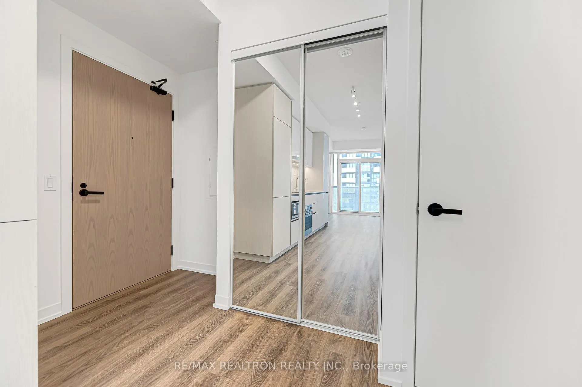 Photo 24 of Unit 5501, 8 Interchange Way, Vaughan, Vaughan Corporate Centre — HOMEH