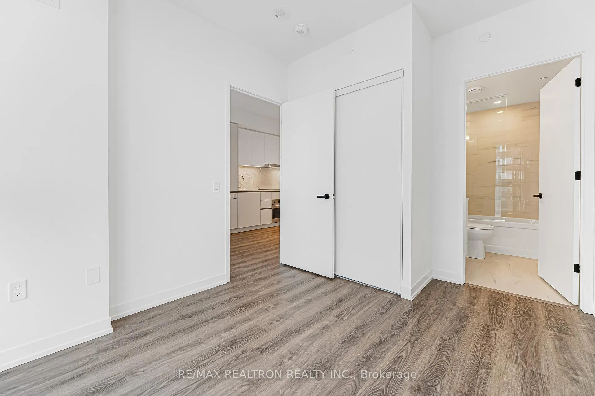 Photo 27 of Unit 5501, 8 Interchange Way, Vaughan, Vaughan Corporate Centre — HOMEH