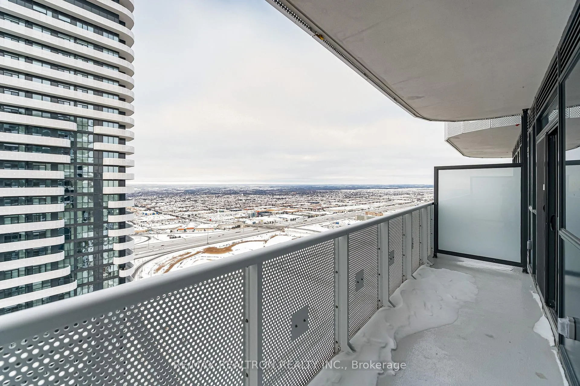 Photo 32 of Unit 5501, 8 Interchange Way, Vaughan, Vaughan Corporate Centre — HOMEH