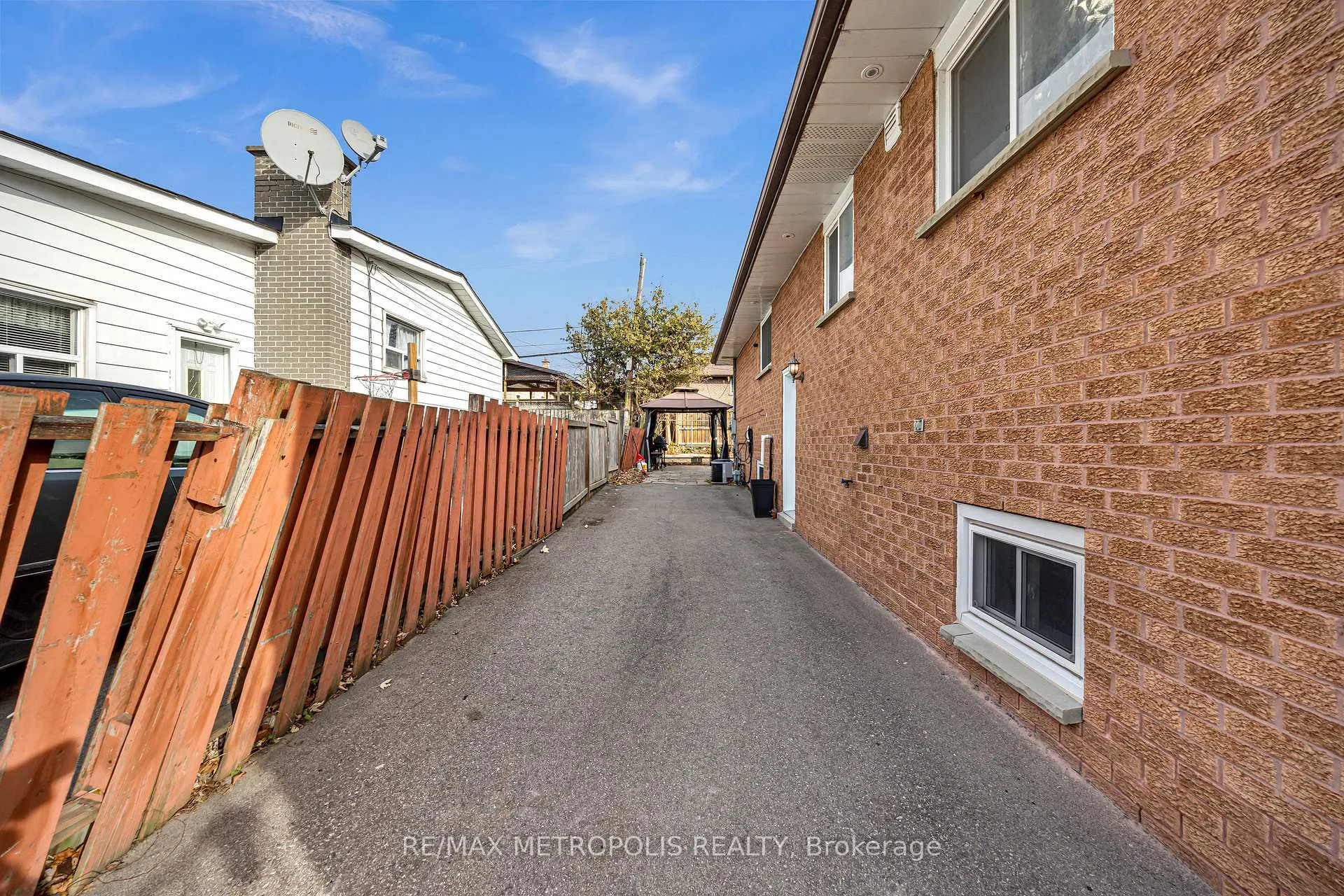 Photo 3 of Unit MAIN, 897 Liverpool Road, Pickering, Bay Ridges — HOMEH