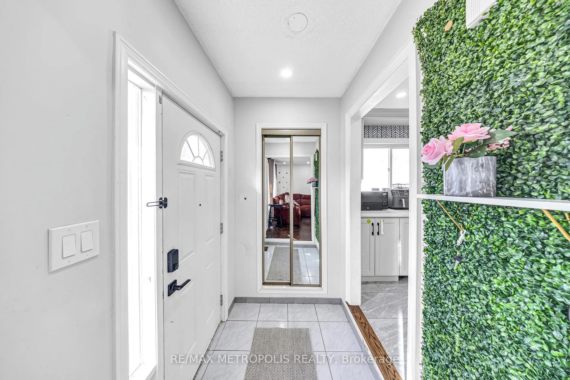 Photo 4 of Unit MAIN, 897 Liverpool Road, Pickering, Bay Ridges — HOMEH