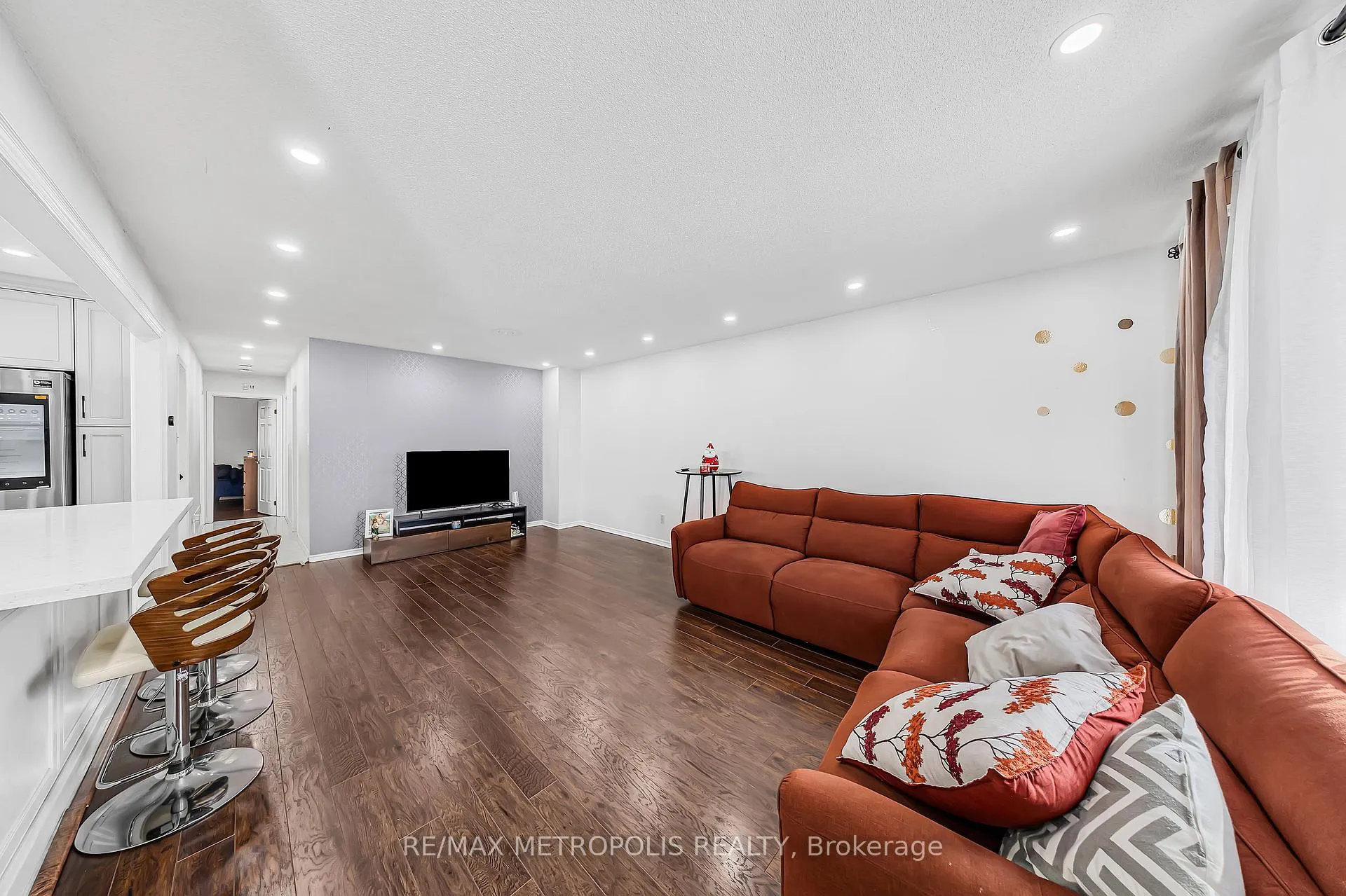 Photo 5 of Unit MAIN, 897 Liverpool Road, Pickering, Bay Ridges — HOMEH