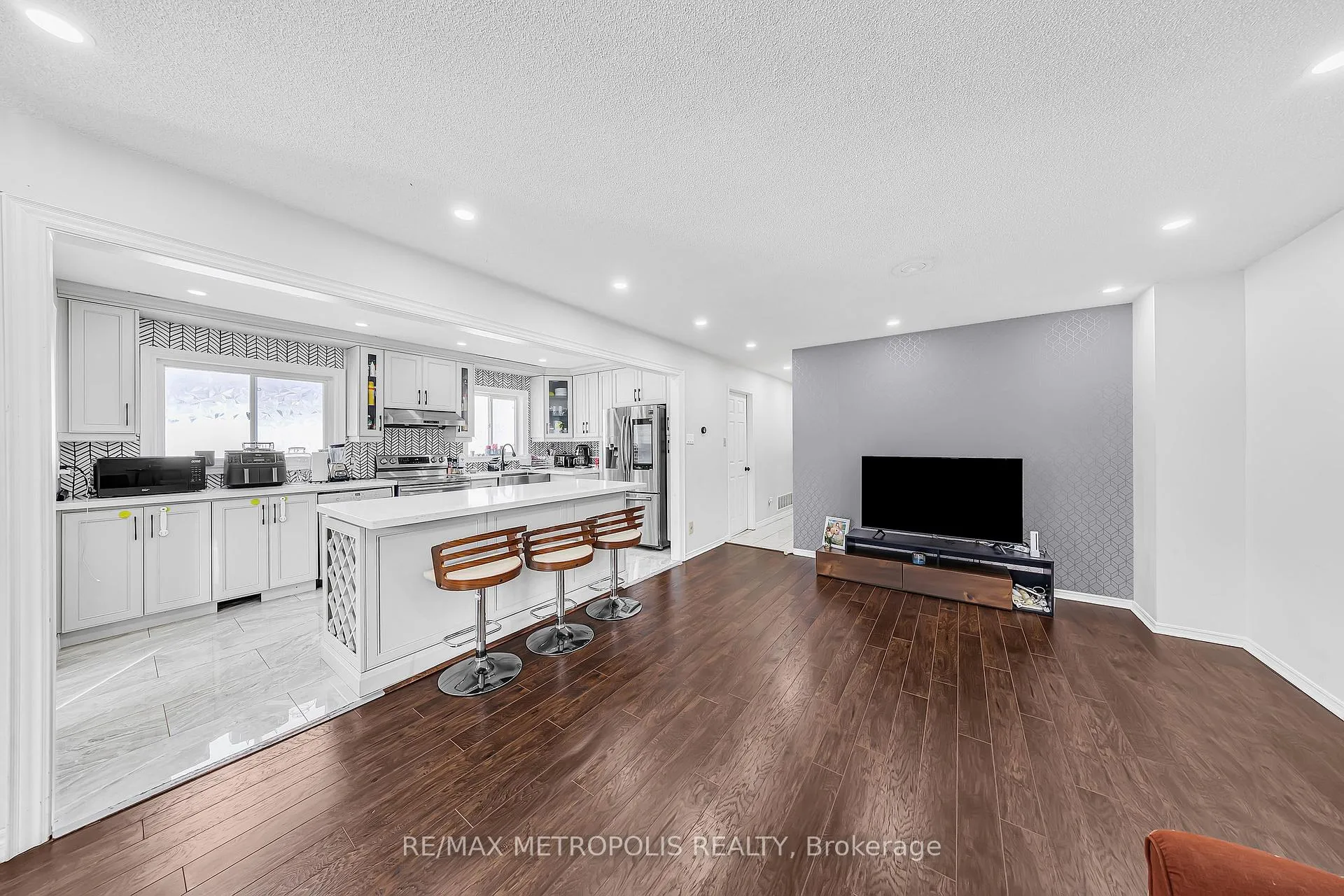 Photo 6 of Unit MAIN, 897 Liverpool Road, Pickering, Bay Ridges — HOMEH