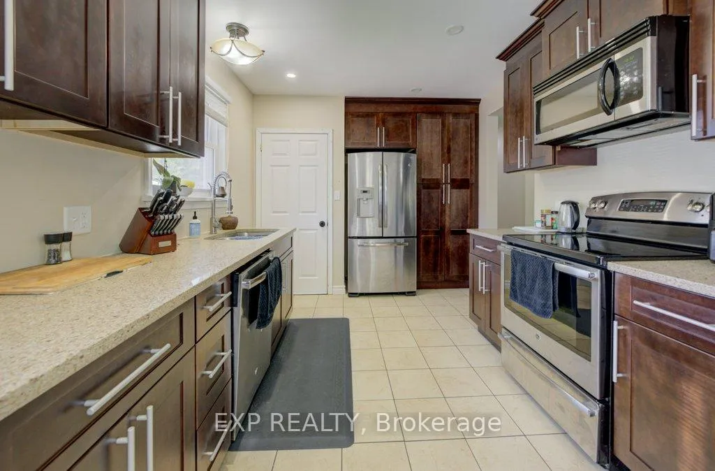 Photo 4 of 8568 Champlain Drive, Niagara Falls, Chippawa — HOMEH