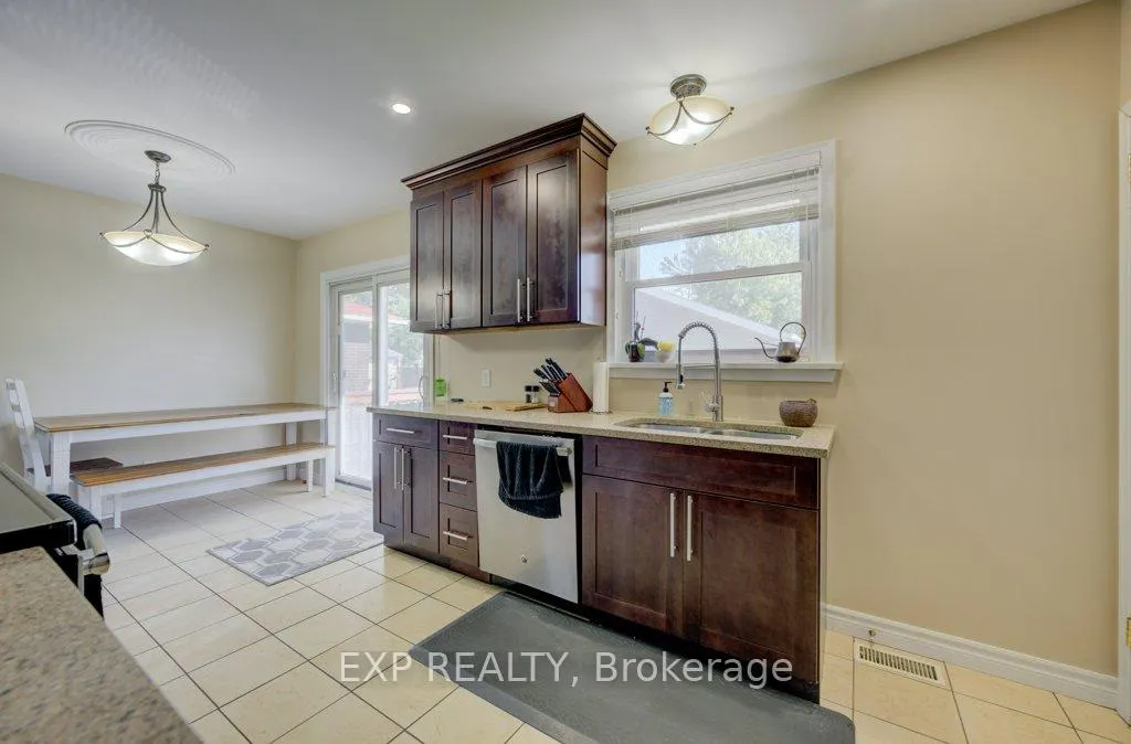 Photo 5 of 8568 Champlain Drive, Niagara Falls, Chippawa — HOMEH