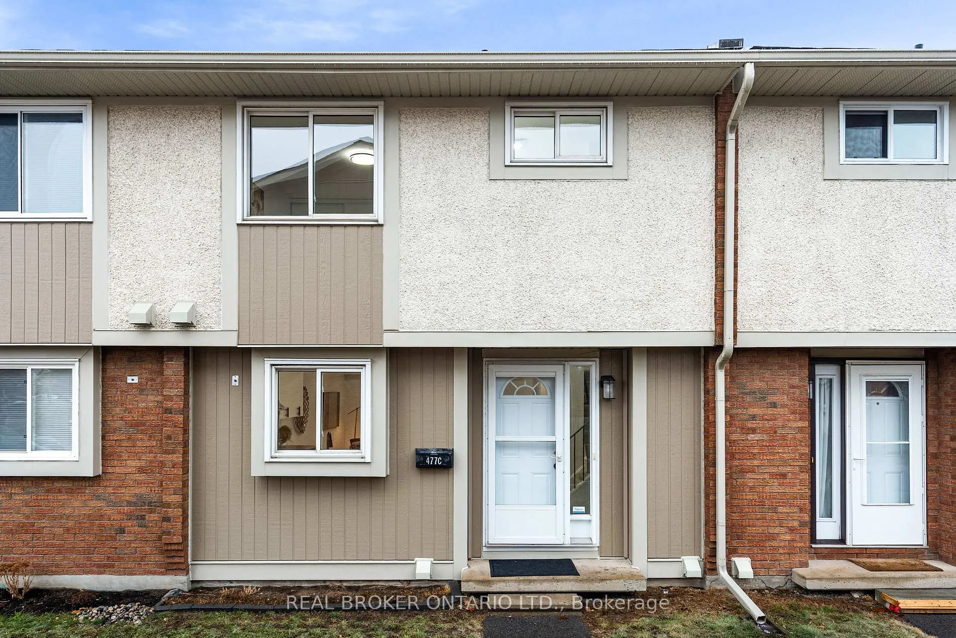 Front of Unit C, 477 Moodie Drive