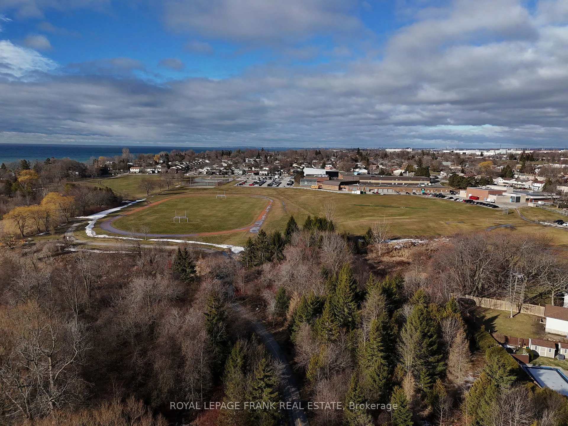 Photo 4 of 1464 Wecker Drive, Oshawa, Lakeview — HOMEH