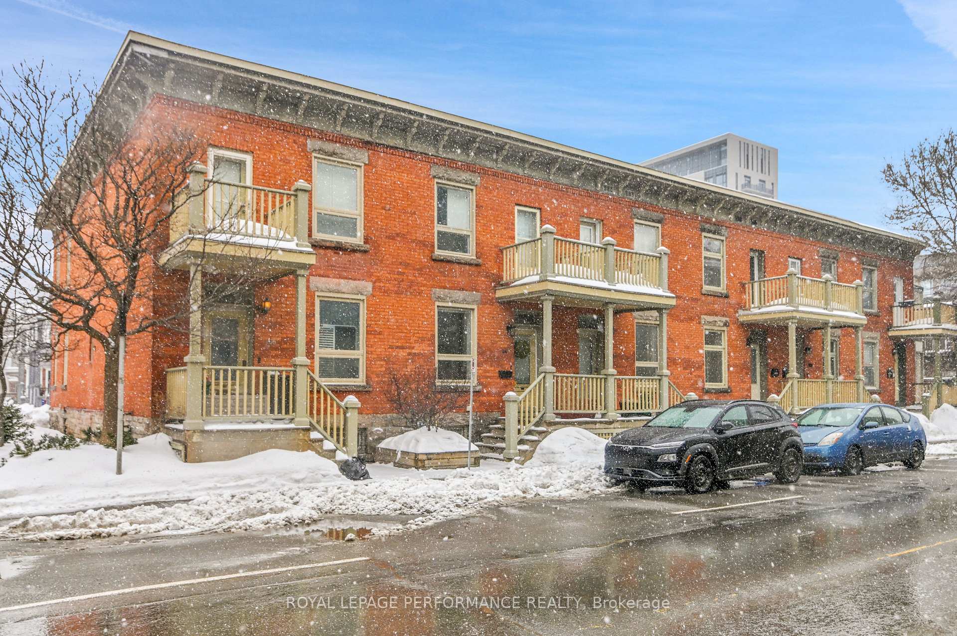 Front of 194 Charlotte Street