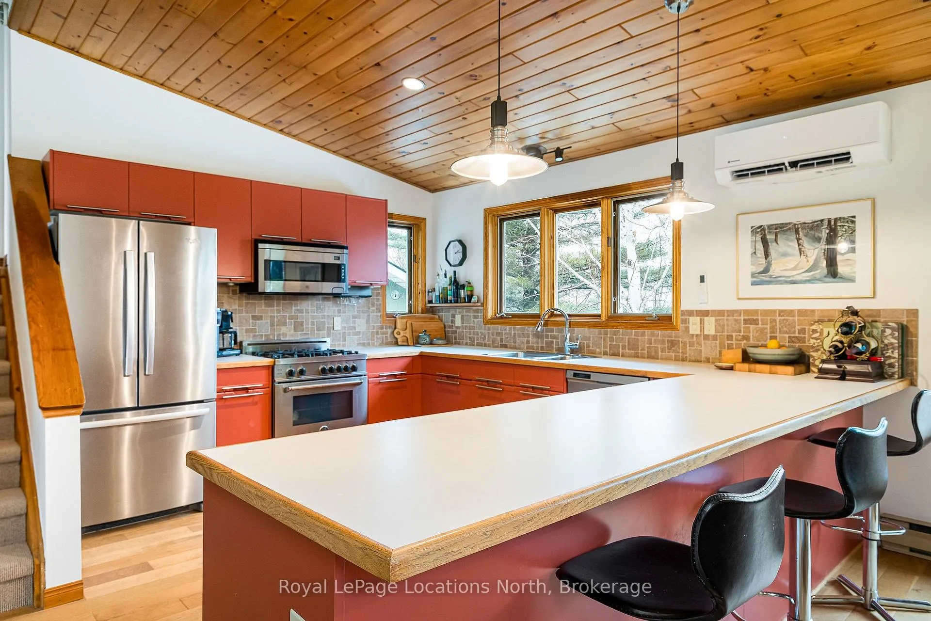 Photo 18 of 26 Oslerview Drive, Clearview, Rural Clearview — HOMEH