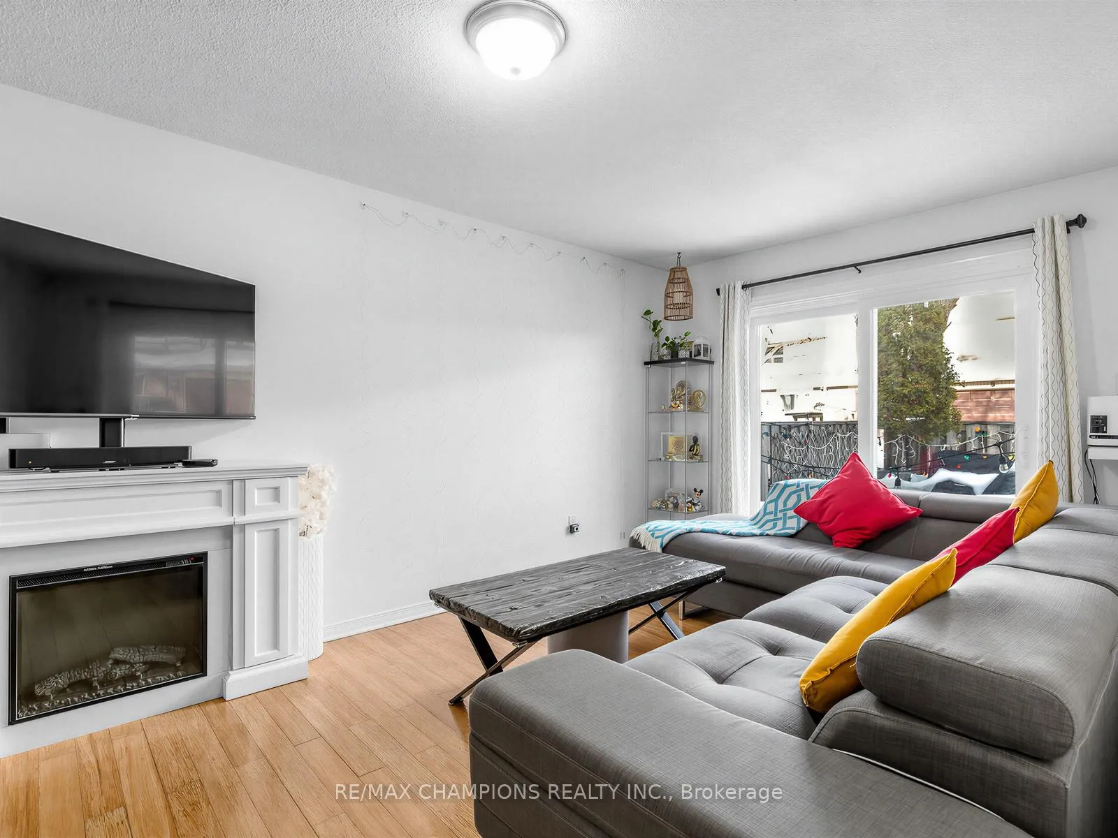Photo 7 of 8 Cliff Fernway, North York, Don Valley Village — HOMEH
