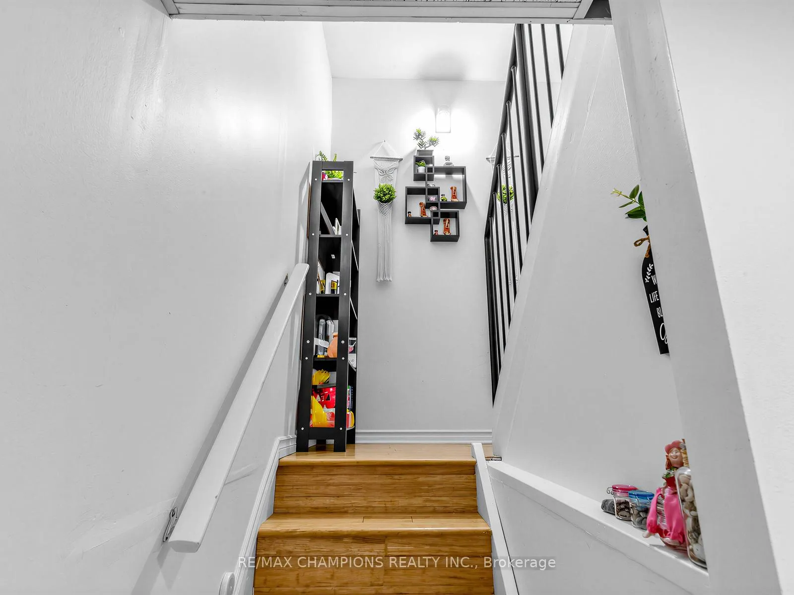 Photo 13 of 8 Cliff Fernway, North York, Don Valley Village — HOMEH
