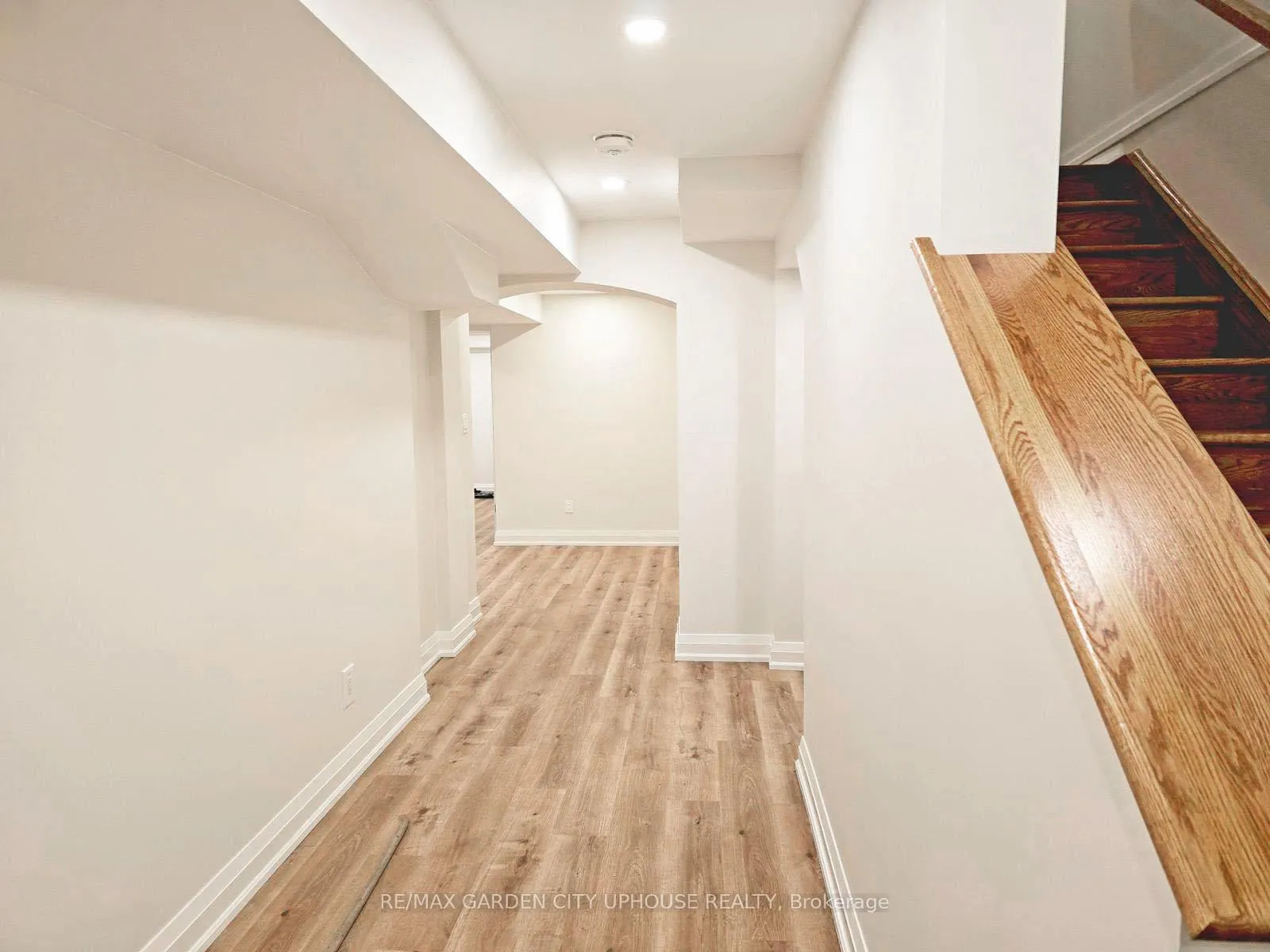Photo 3 of Unit LOWER, 11 Manhattan Court, St. Catharines, Haig — HOMEH