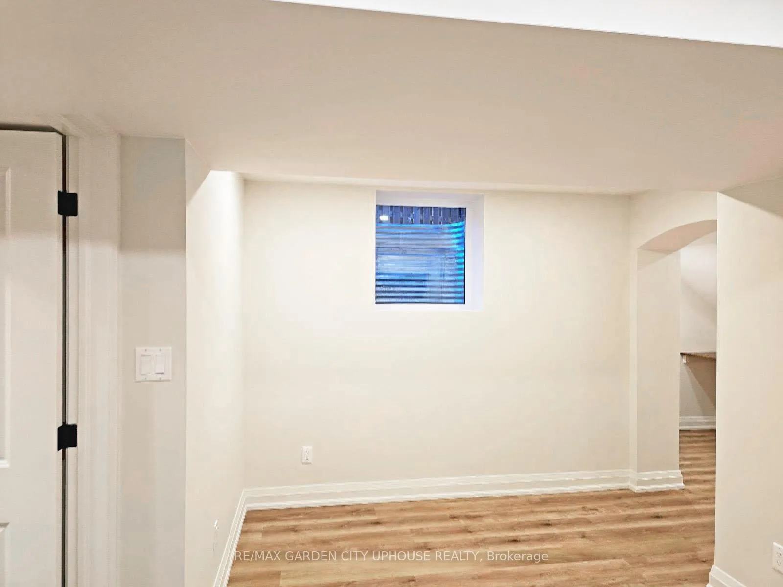 Photo 8 of Unit LOWER, 11 Manhattan Court, St. Catharines, Haig — HOMEH