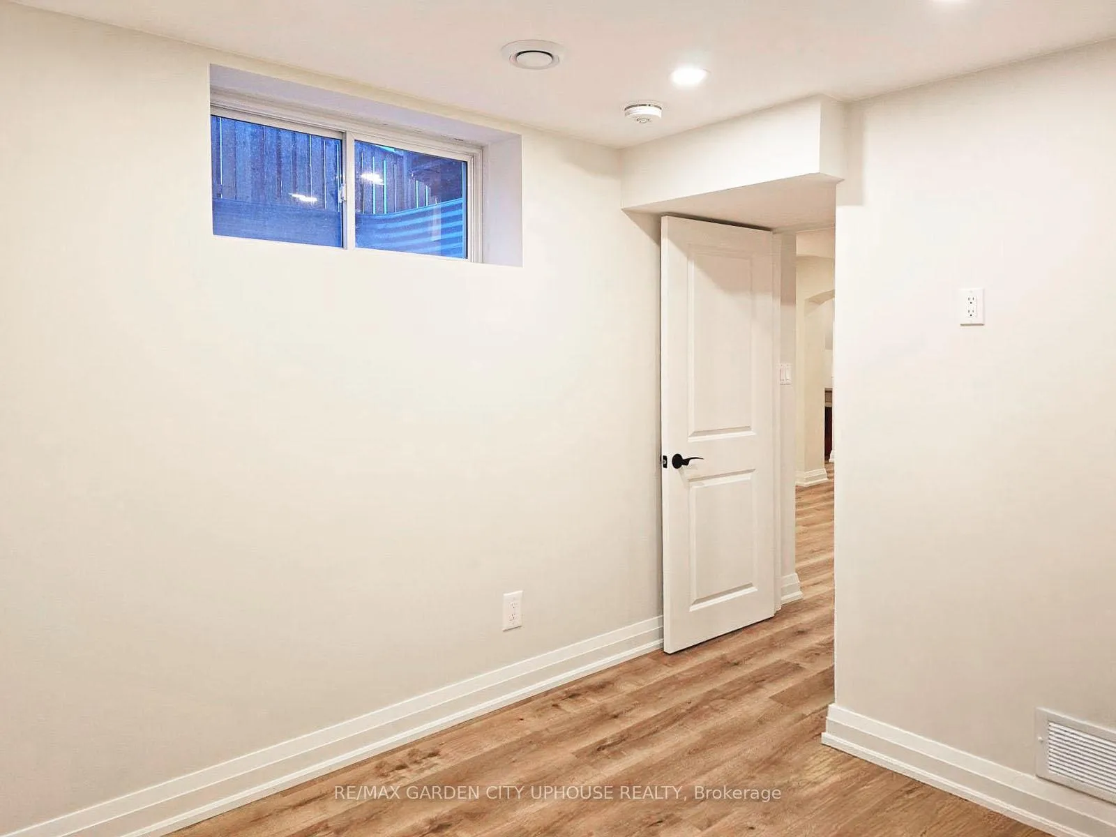 Photo 11 of Unit LOWER, 11 Manhattan Court, St. Catharines, Haig — HOMEH