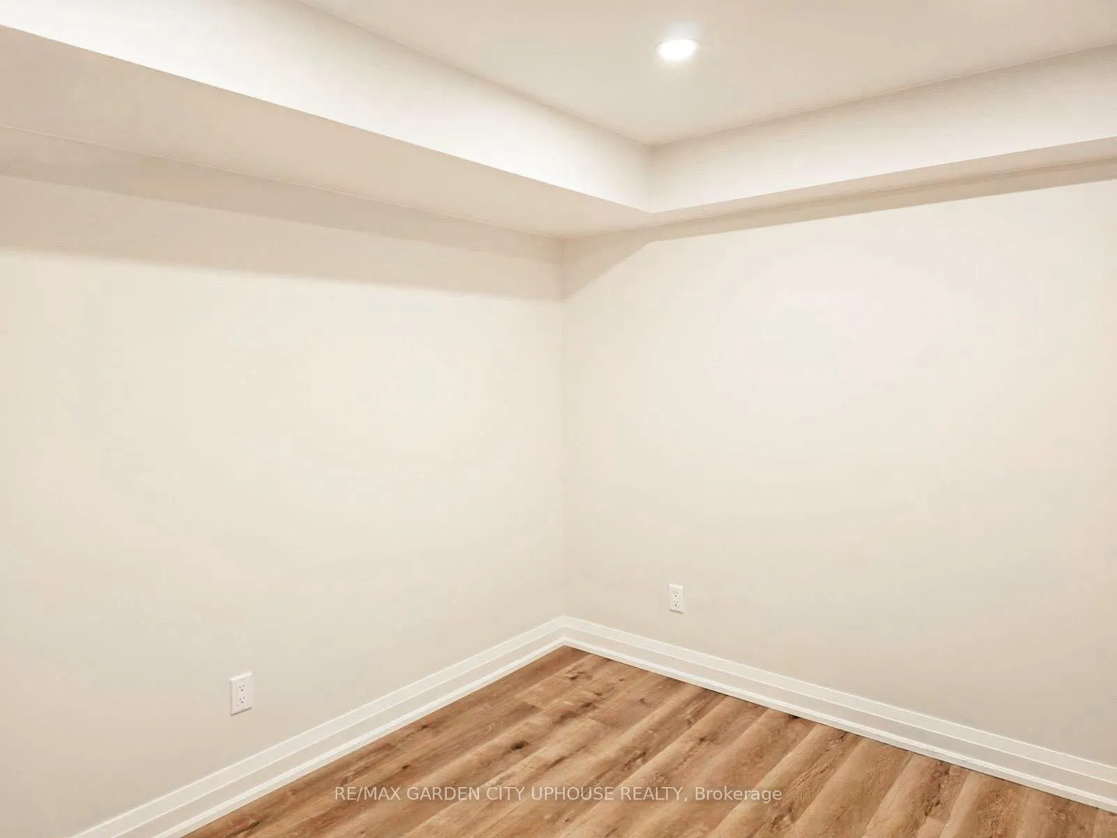Photo 12 of Unit LOWER, 11 Manhattan Court, St. Catharines, Haig — HOMEH