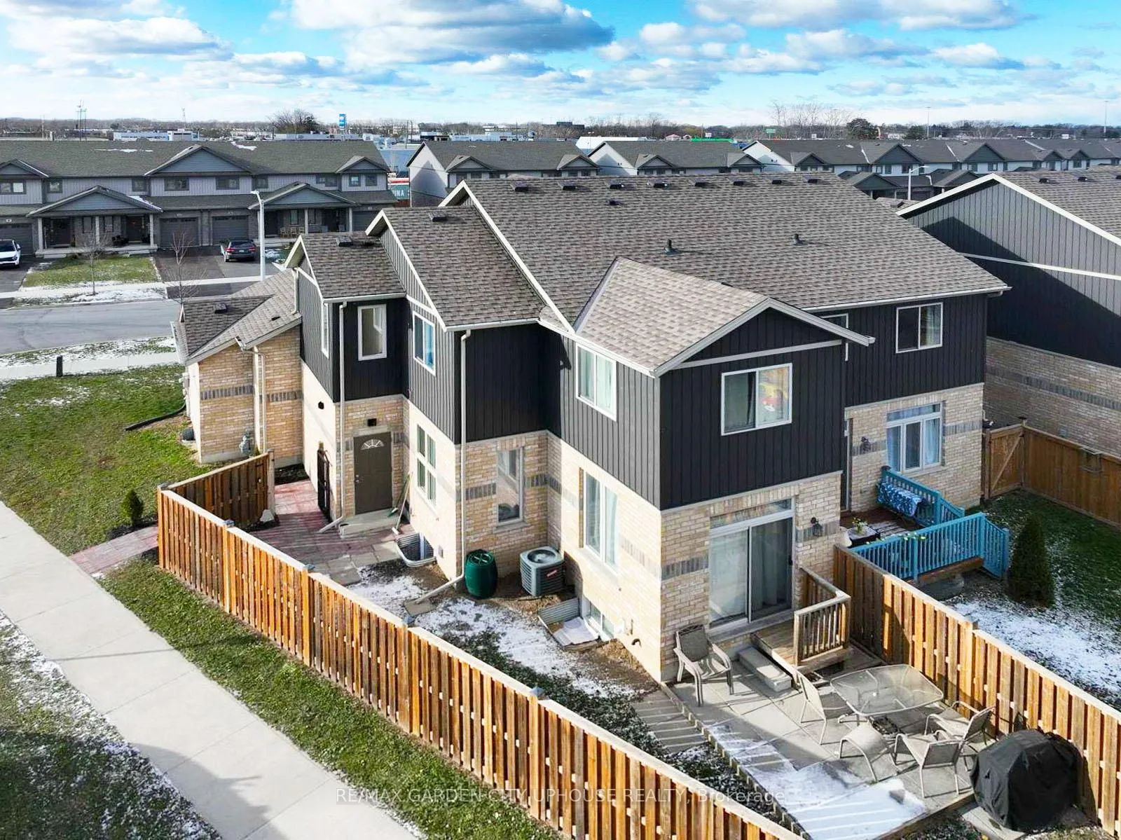 Photo 13 of Unit LOWER, 11 Manhattan Court, St. Catharines, Haig — HOMEH