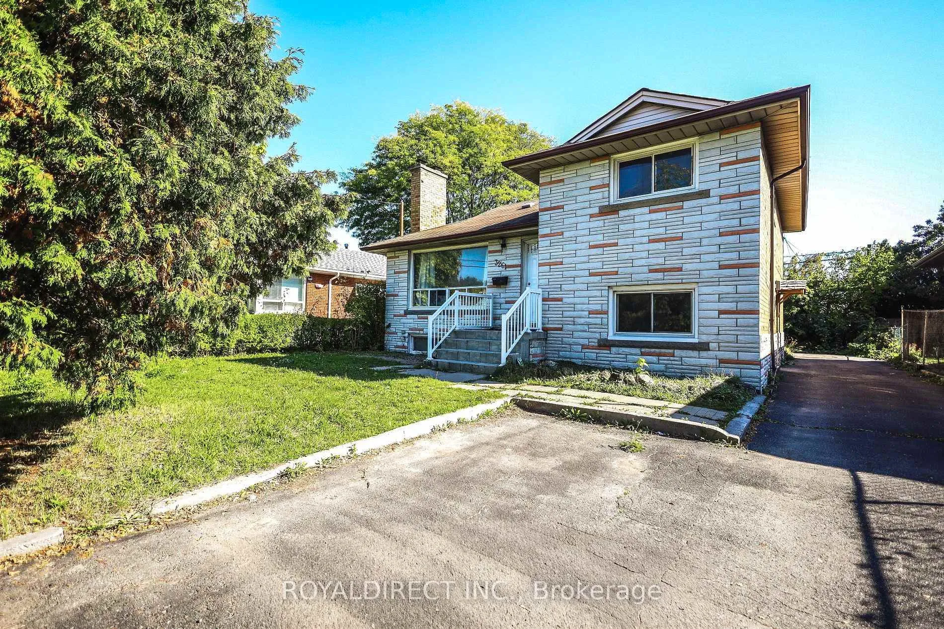 Front of Unit Basement, 3261 Lawrence Avenue E