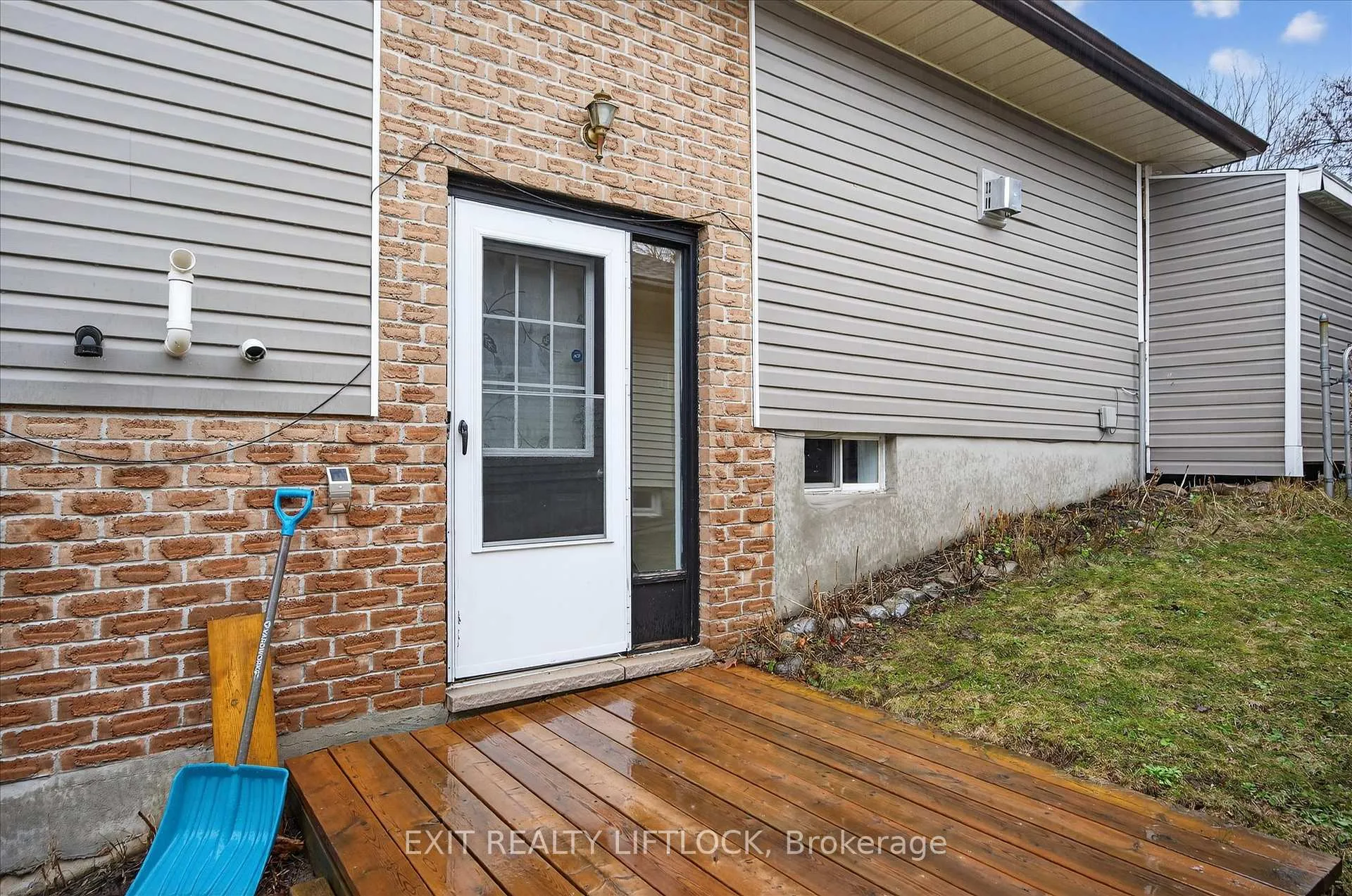 Photo 6 of 1344 Tudor Crescent, Peterborough, Ashburnham Ward 4 — HOMEH
