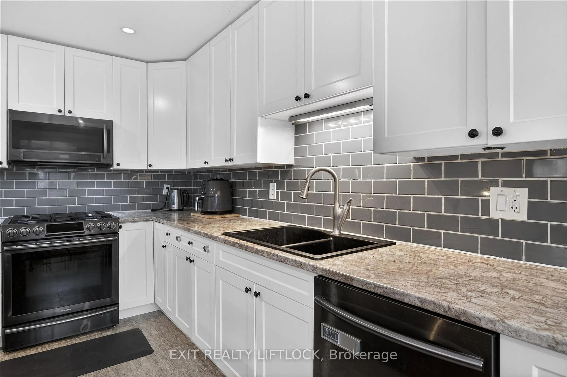 Photo 17 of 1344 Tudor Crescent, Peterborough, Ashburnham Ward 4 — HOMEH