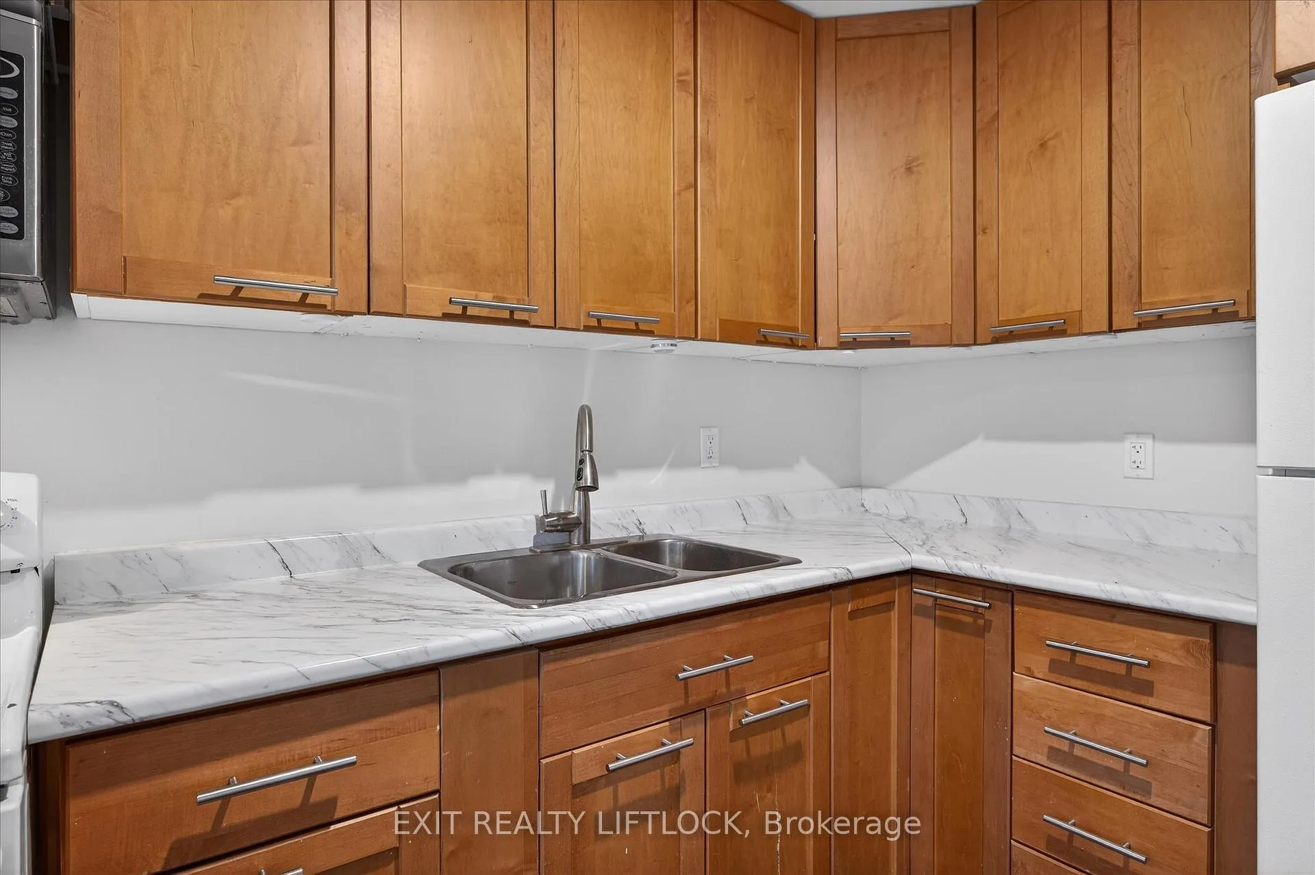 Photo 36 of 1344 Tudor Crescent, Peterborough, Ashburnham Ward 4 — HOMEH
