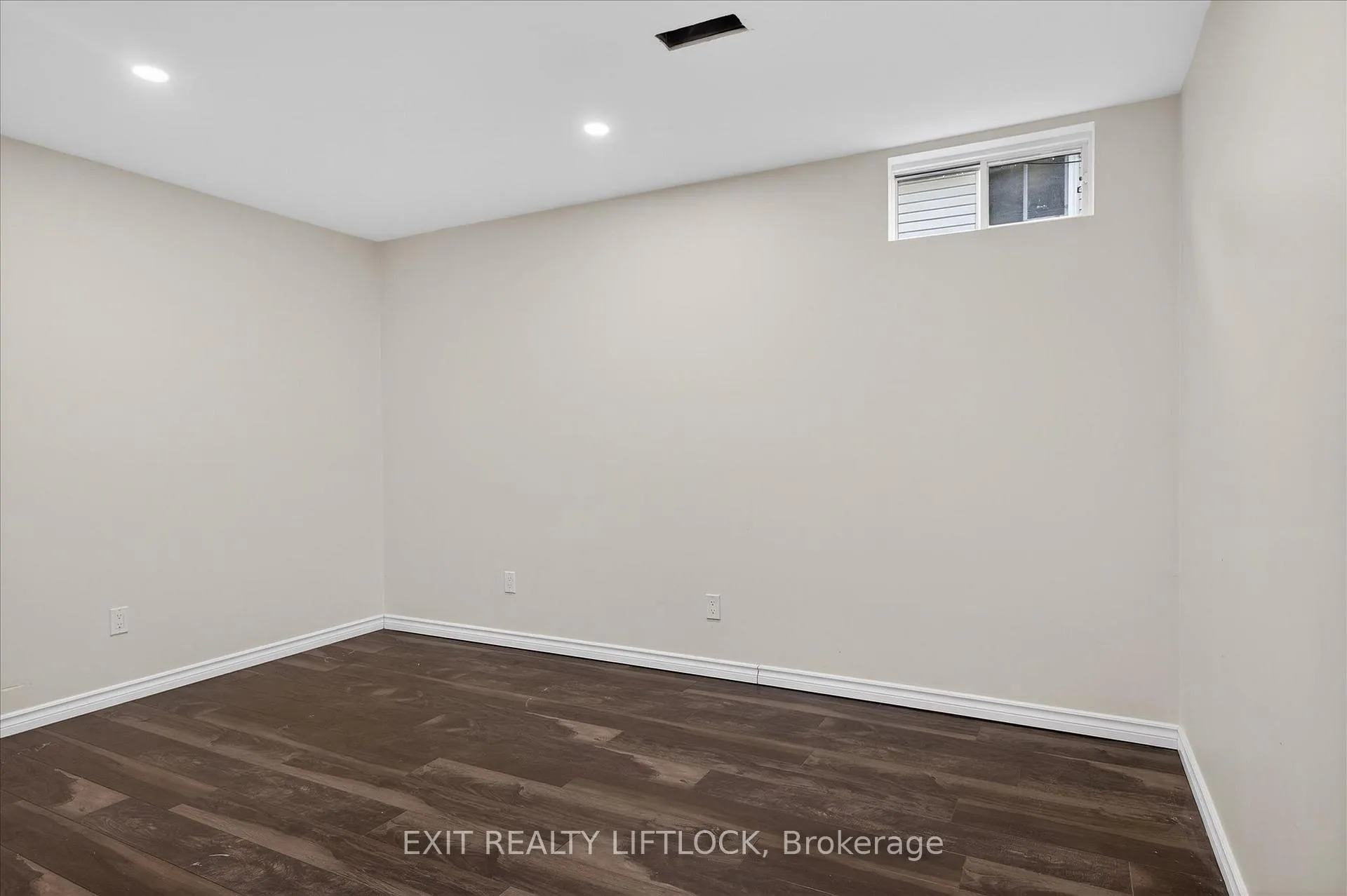 Photo 38 of 1344 Tudor Crescent, Peterborough, Ashburnham Ward 4 — HOMEH