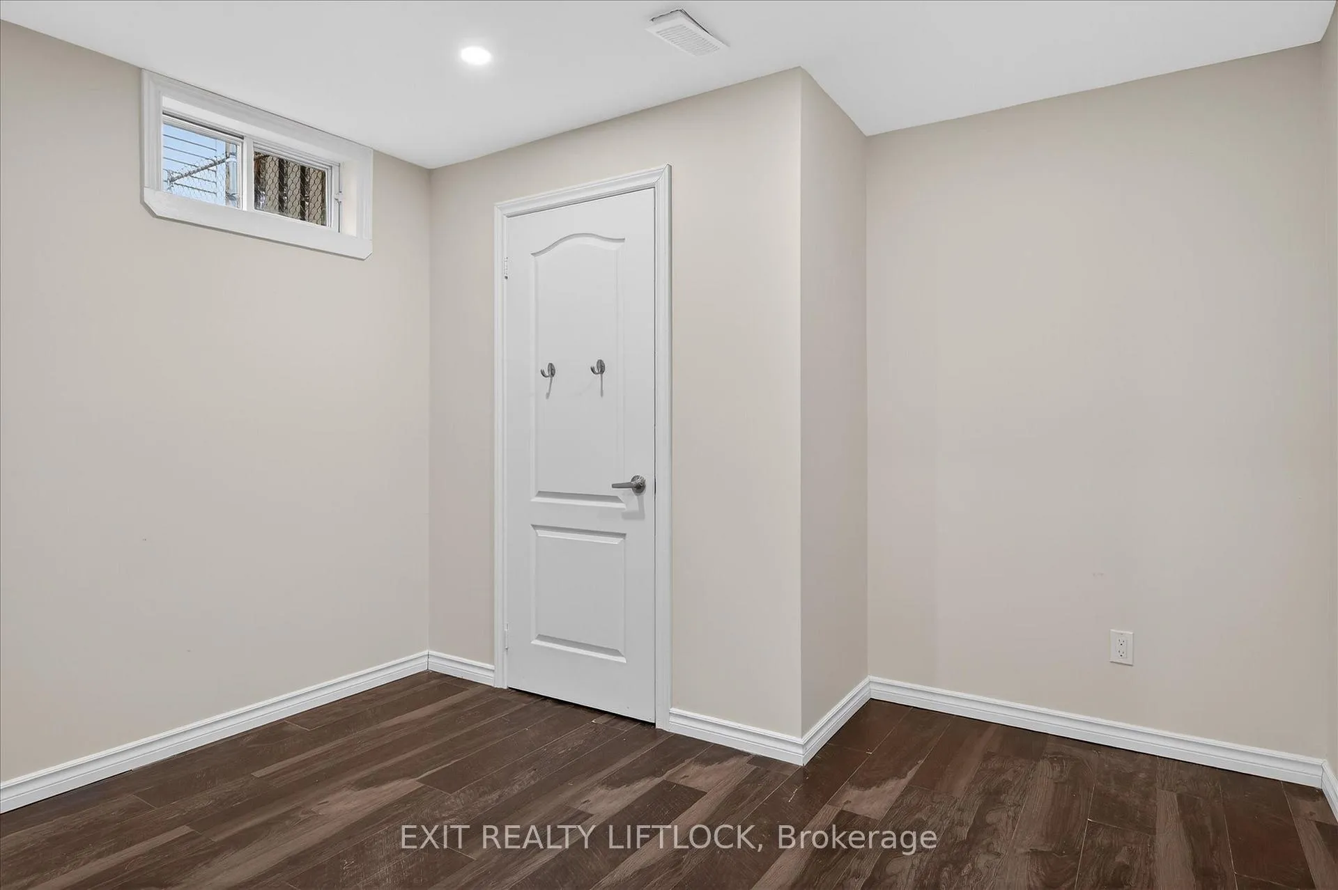 Photo 39 of 1344 Tudor Crescent, Peterborough, Ashburnham Ward 4 — HOMEH