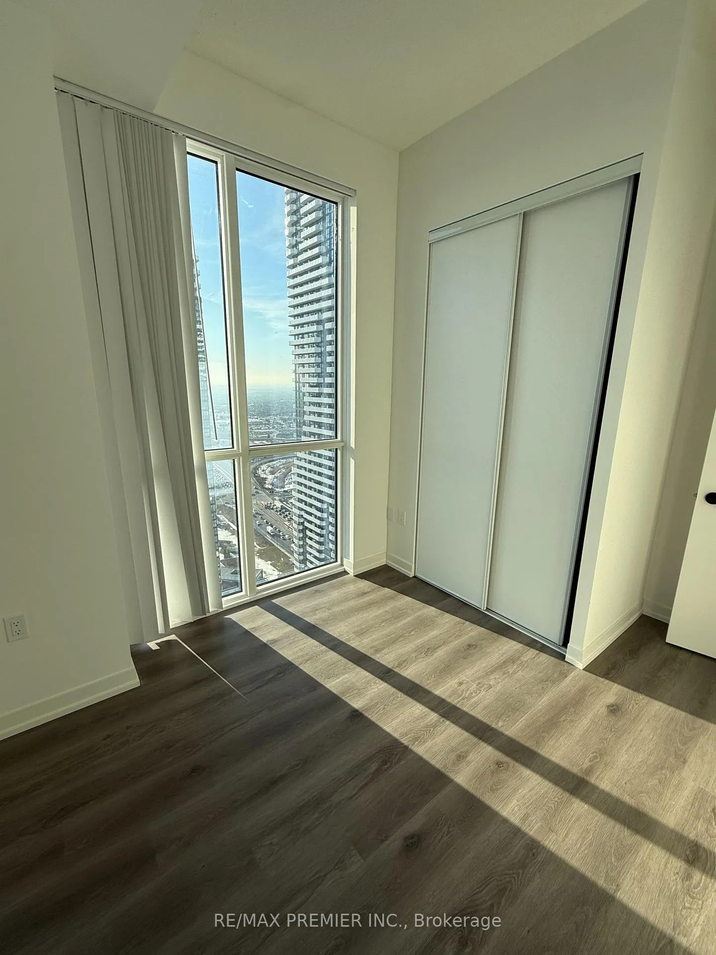 Photo 11 of Unit 4312, 28 Interchange Way, Vaughan, Vaughan Corporate Centre — HOMEH