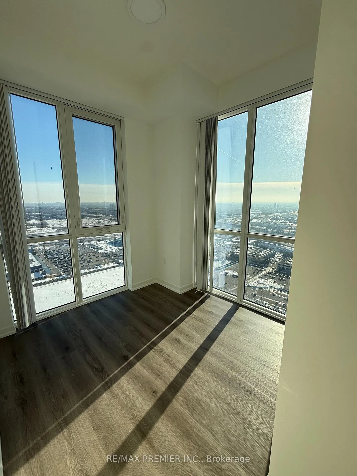 Photo 12 of Unit 4312, 28 Interchange Way, Vaughan, Vaughan Corporate Centre — HOMEH