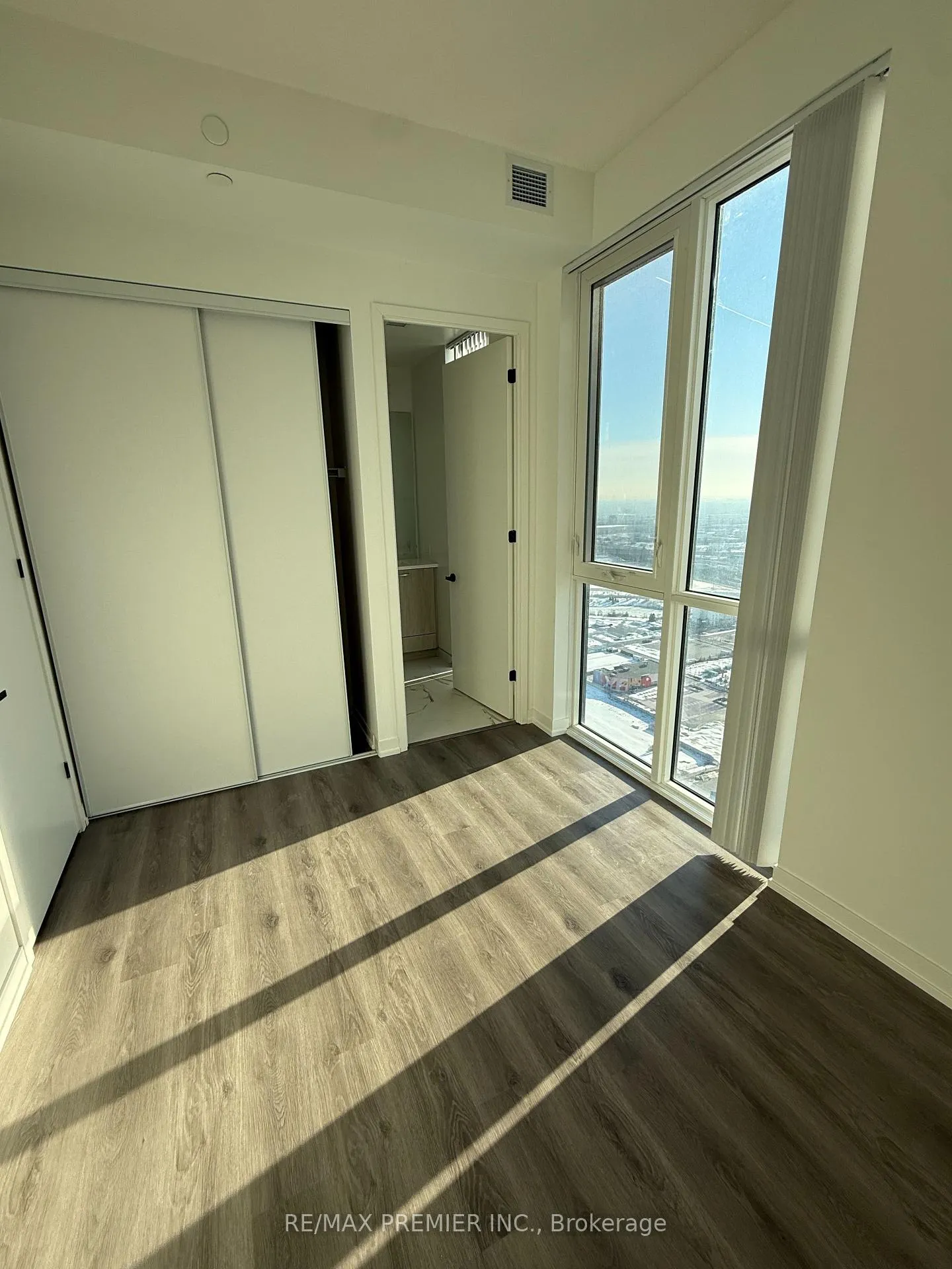 Photo 14 of Unit 4312, 28 Interchange Way, Vaughan, Vaughan Corporate Centre — HOMEH