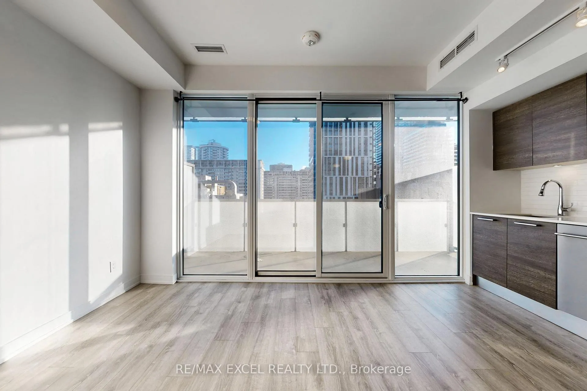 Photo 11 of Unit 703, 28 Wellesley Street E, Toronto, Church-Yonge Corridor — HOMEH
