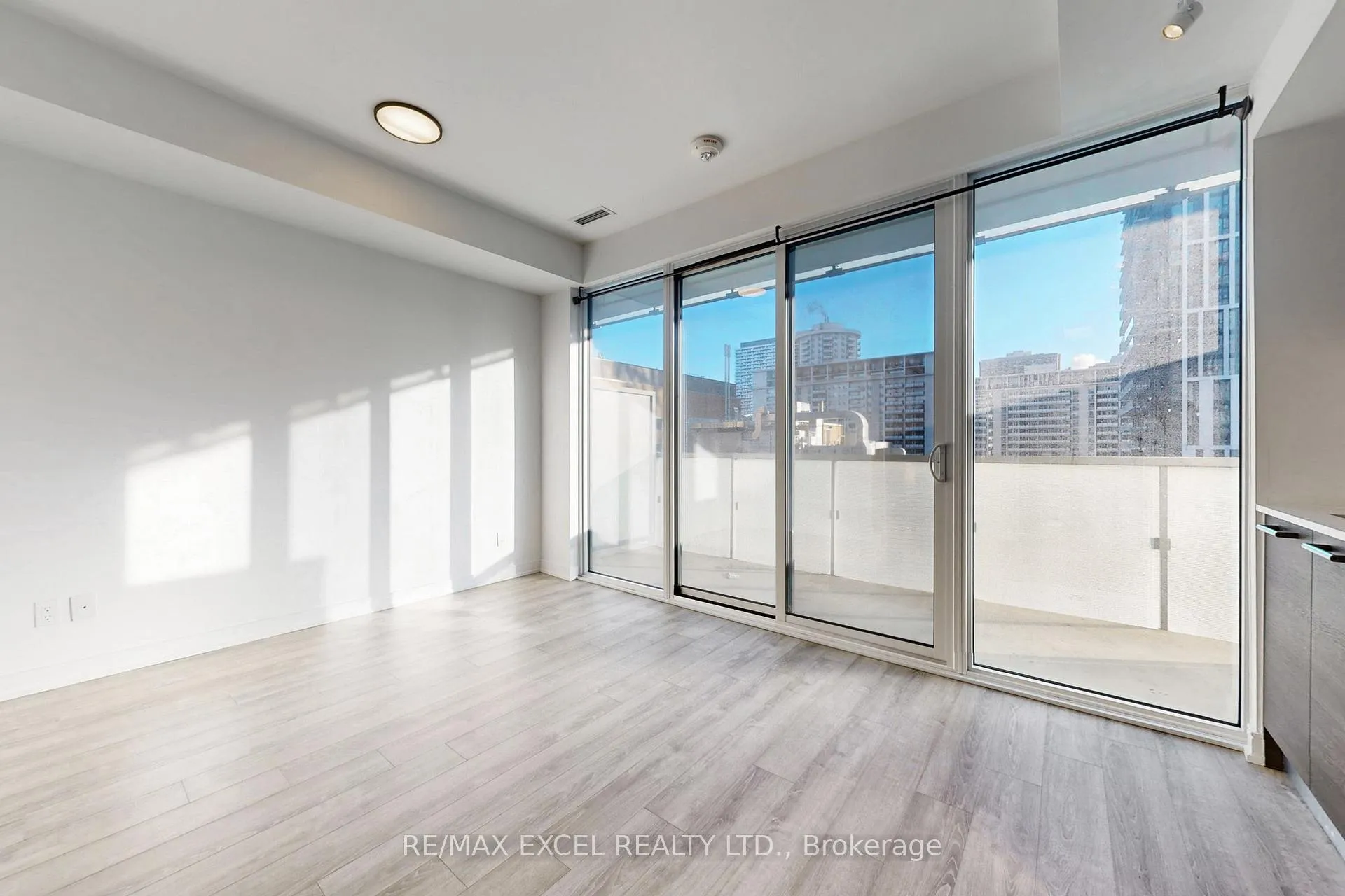 Photo 12 of Unit 703, 28 Wellesley Street E, Toronto, Church-Yonge Corridor — HOMEH