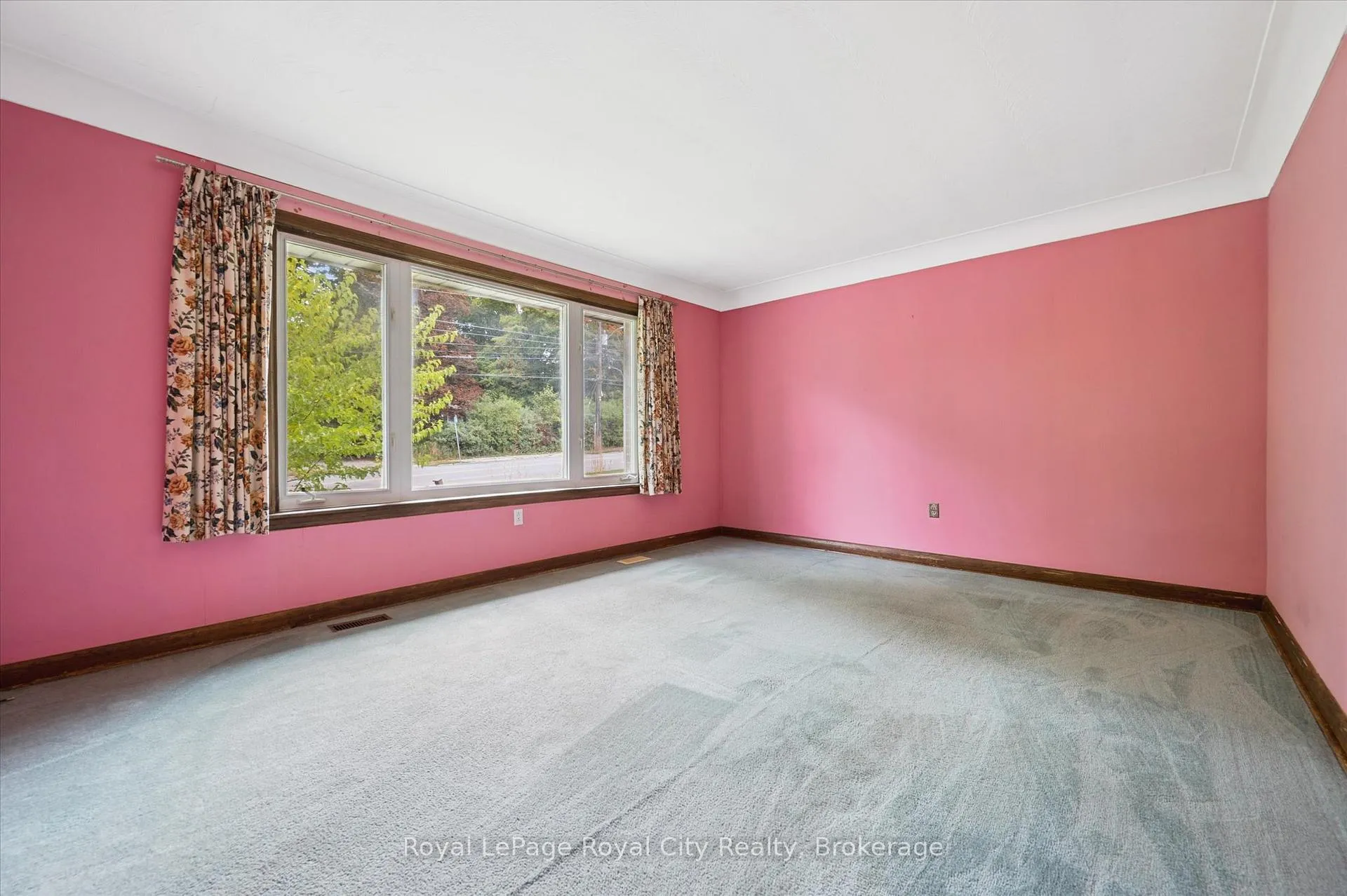 Photo 9 of 193 Edinburgh Road S, Guelph, Dovercliffe Park/Old University — HOMEH