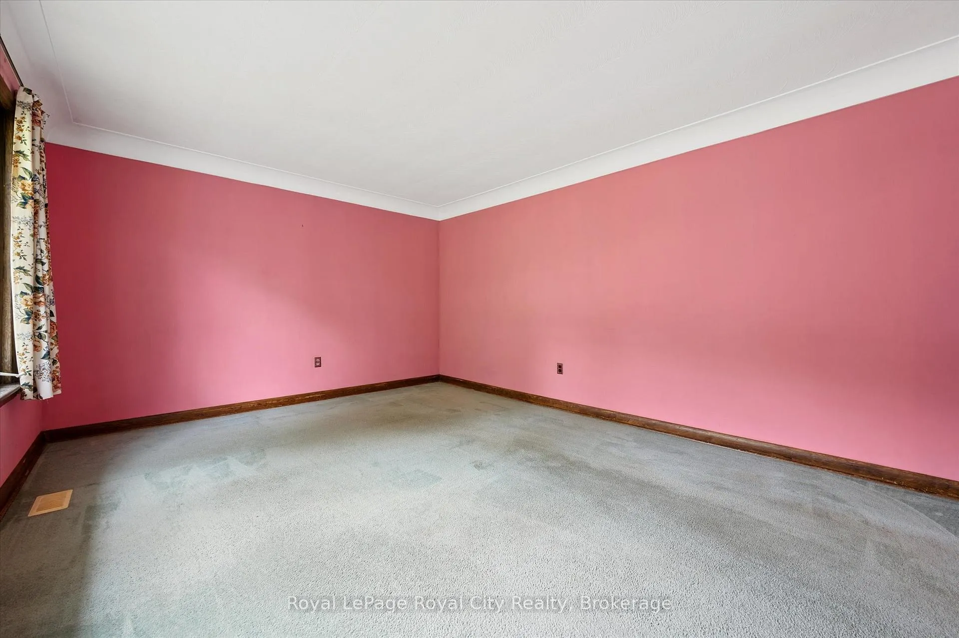 Photo 12 of 193 Edinburgh Road S, Guelph, Dovercliffe Park/Old University — HOMEH