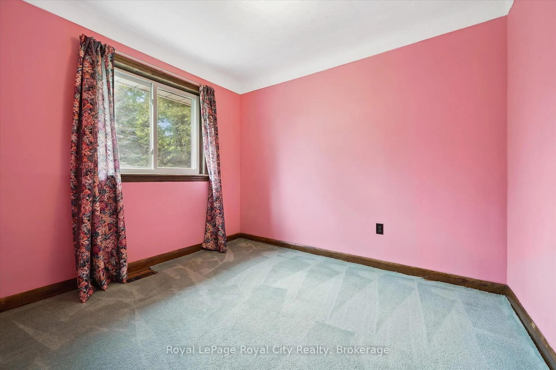 Photo 14 of 193 Edinburgh Road S, Guelph, Dovercliffe Park/Old University — HOMEH