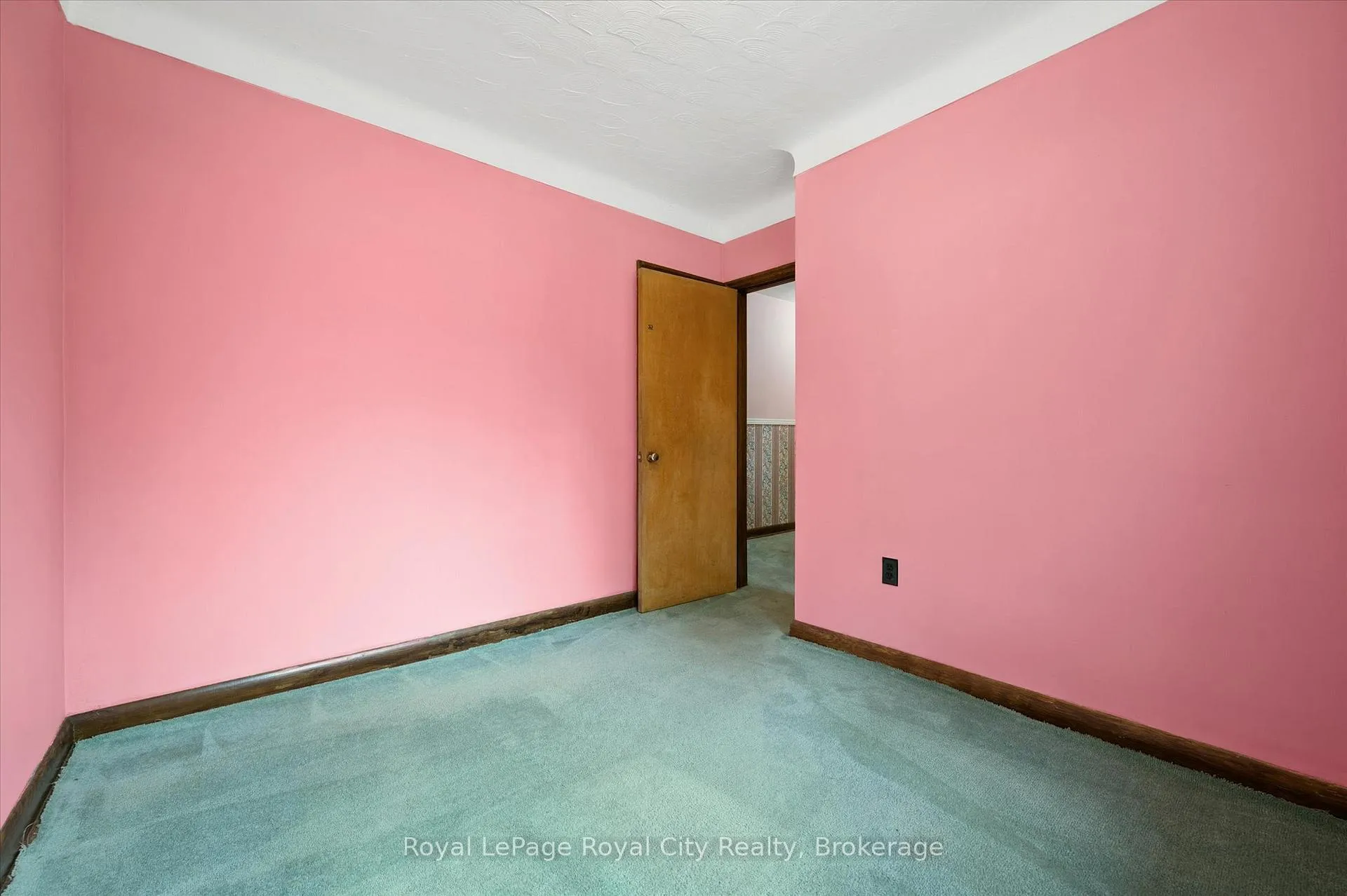Photo 15 of 193 Edinburgh Road S, Guelph, Dovercliffe Park/Old University — HOMEH