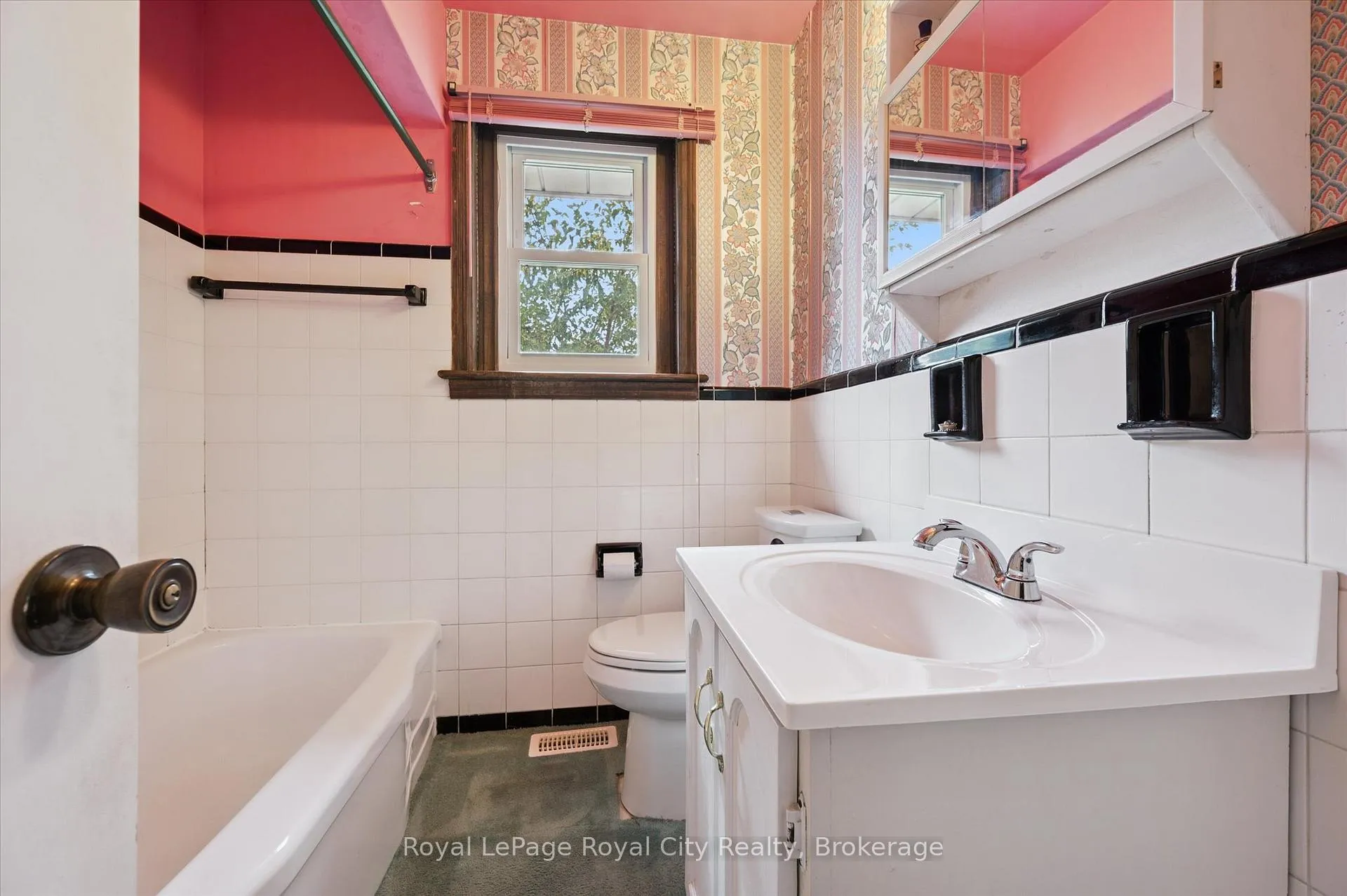 Photo 16 of 193 Edinburgh Road S, Guelph, Dovercliffe Park/Old University — HOMEH
