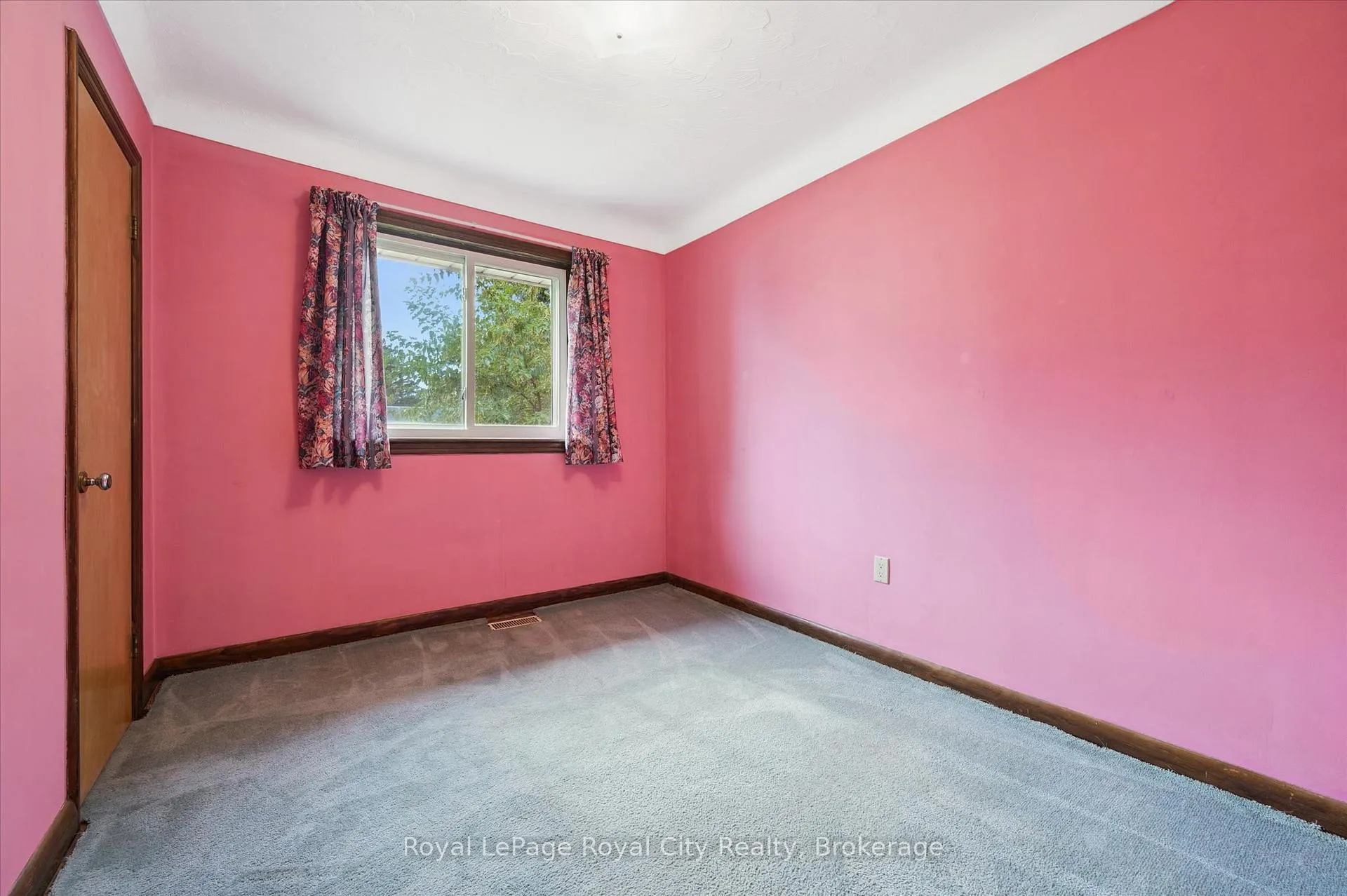 Photo 18 of 193 Edinburgh Road S, Guelph, Dovercliffe Park/Old University — HOMEH