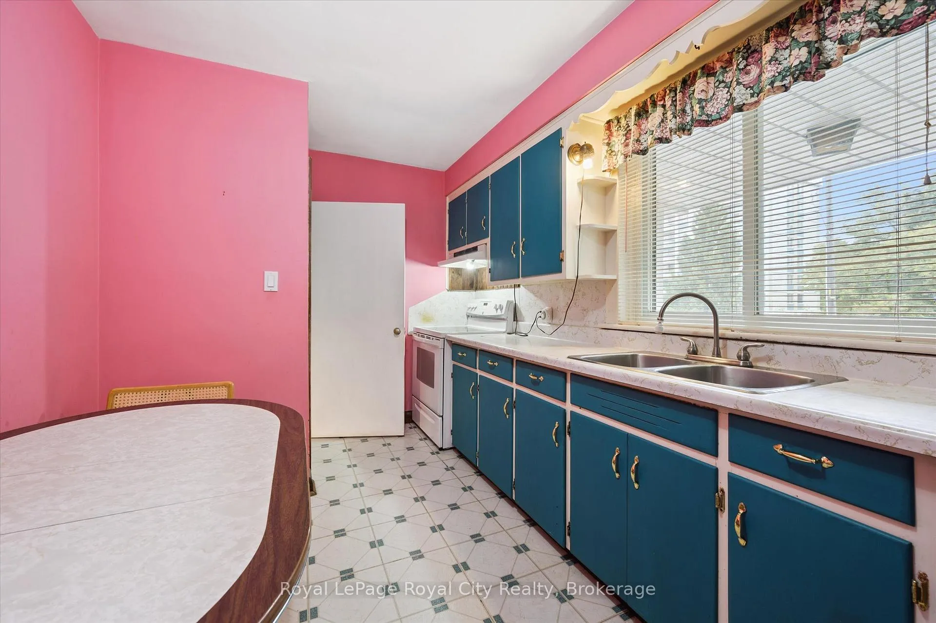 Photo 23 of 193 Edinburgh Road S, Guelph, Dovercliffe Park/Old University — HOMEH