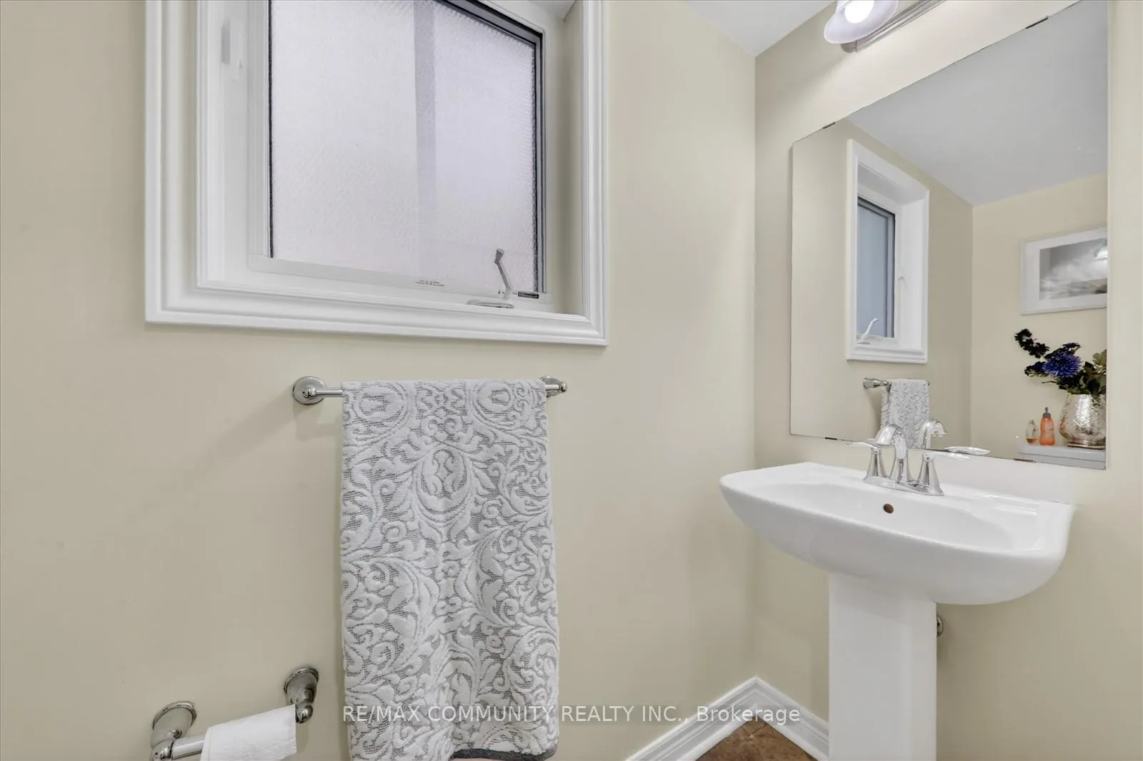 Photo 7 of 1141 Schooling Drive, Oshawa, Taunton — HOMEH