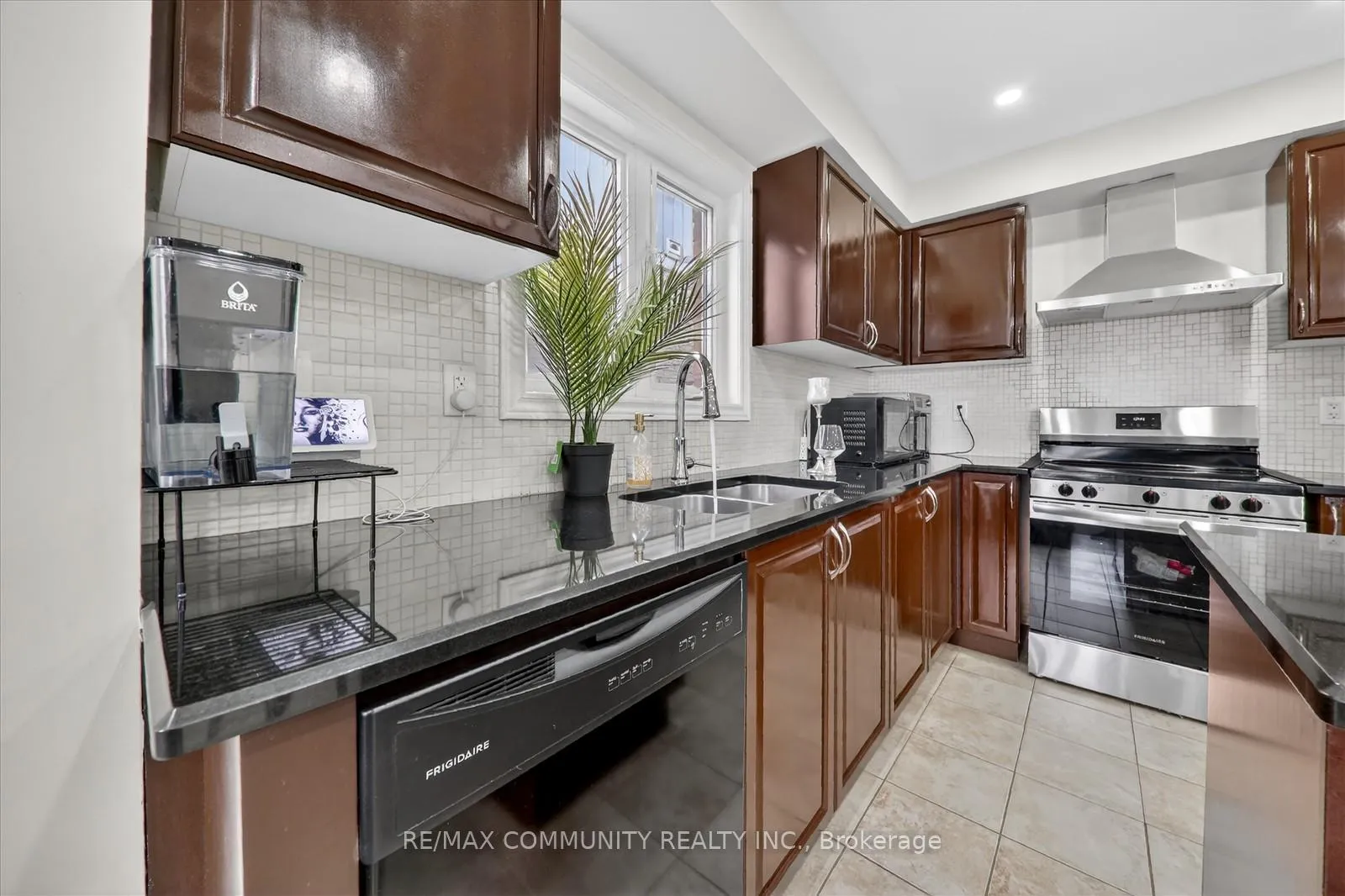 Photo 13 of 1141 Schooling Drive, Oshawa, Taunton — HOMEH