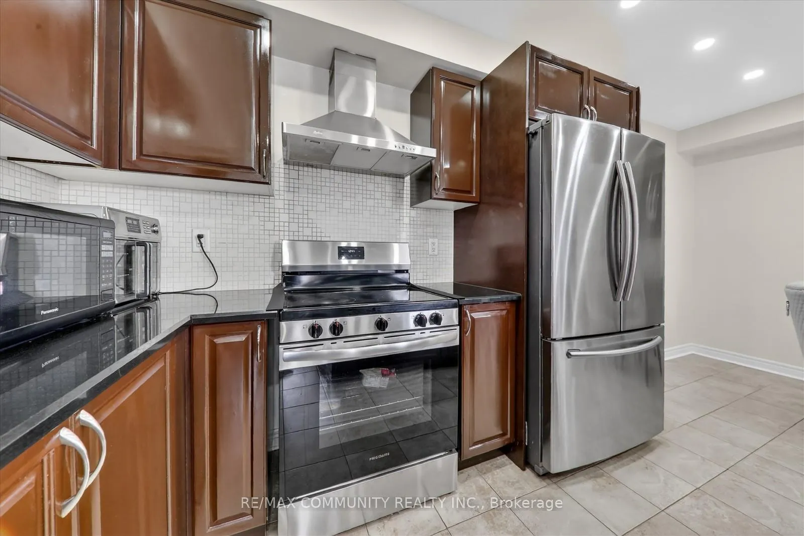 Photo 14 of 1141 Schooling Drive, Oshawa, Taunton — HOMEH