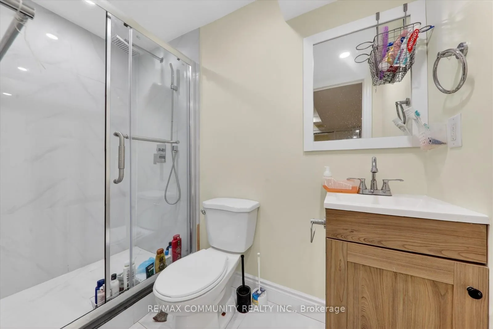 Photo 35 of 1141 Schooling Drive, Oshawa, Taunton — HOMEH