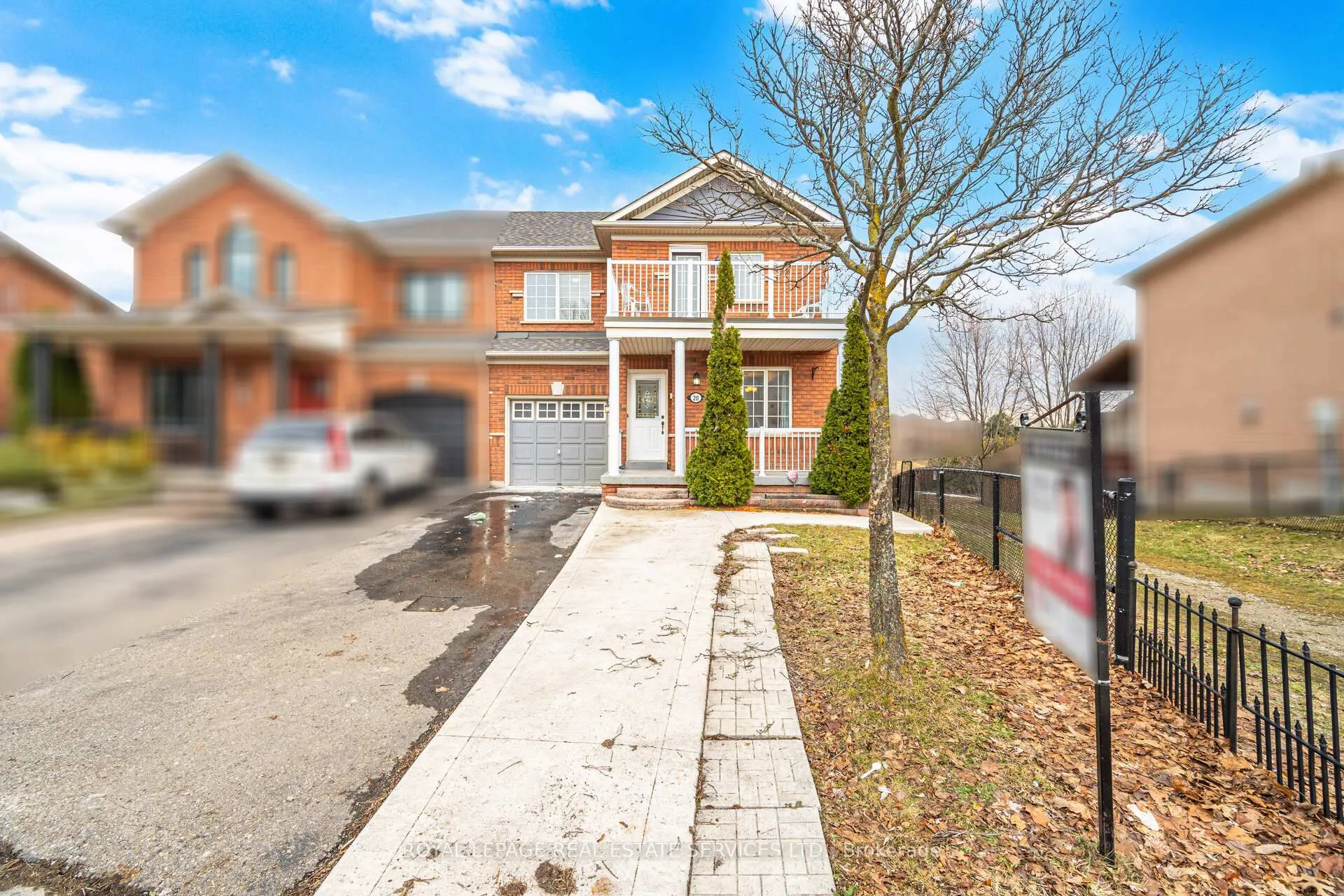 Photo 2 of 20 Dells Crescent, Brampton, Fletcher's Meadow — HOMEH