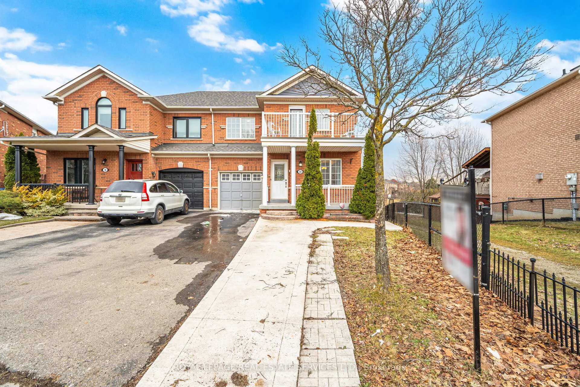 Photo 3 of 20 Dells Crescent, Brampton, Fletcher's Meadow — HOMEH