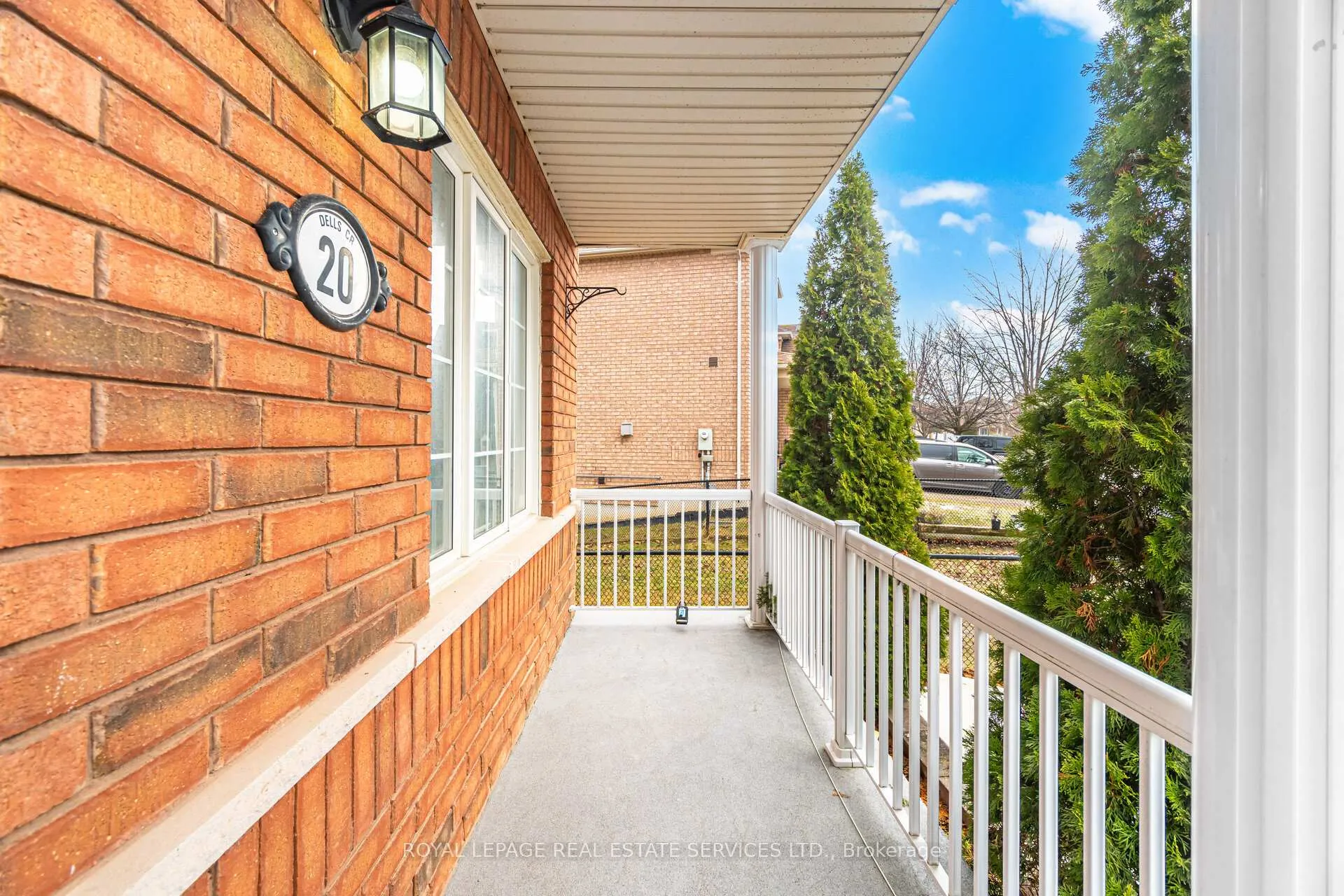 Photo 5 of 20 Dells Crescent, Brampton, Fletcher's Meadow — HOMEH