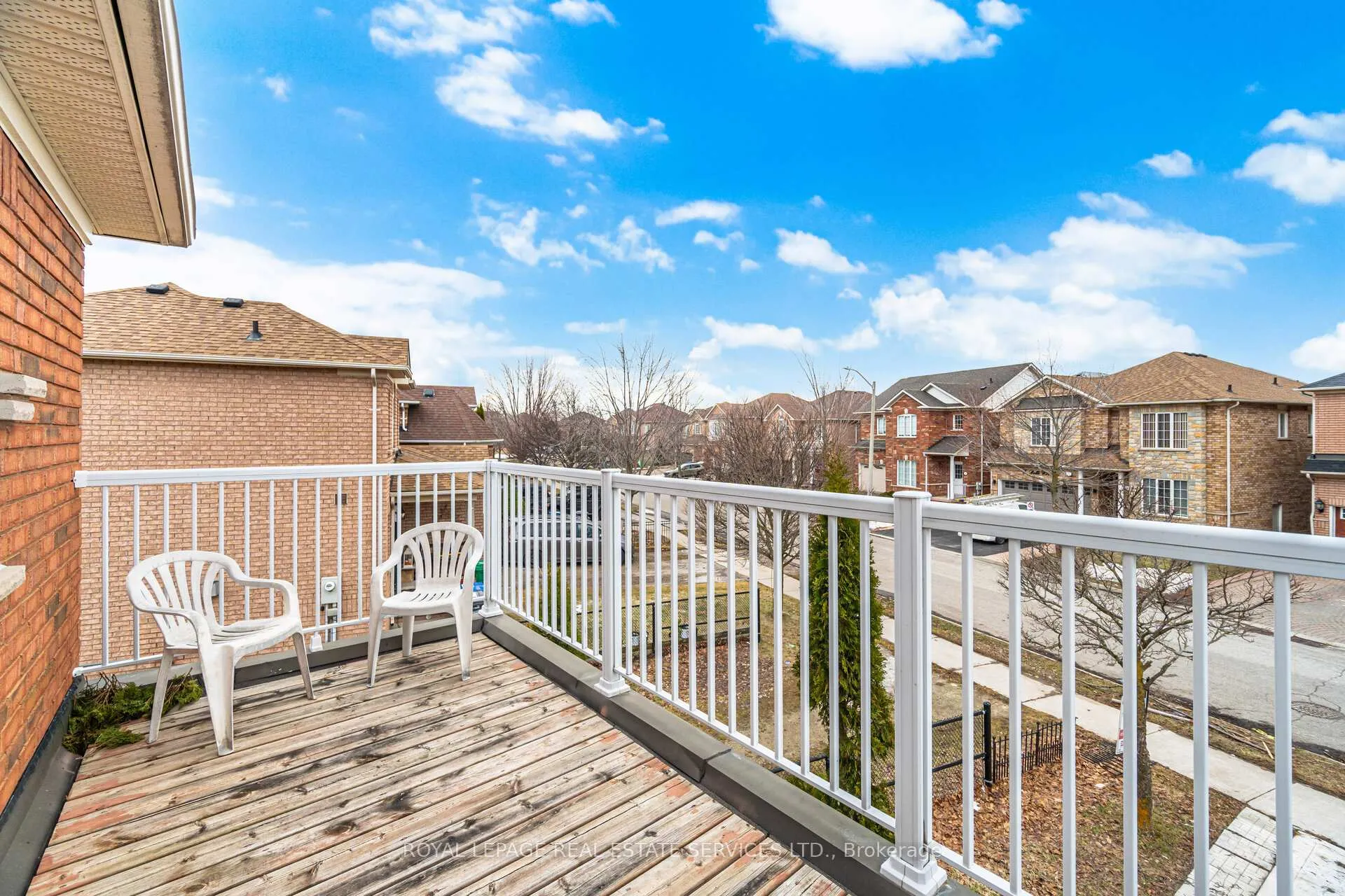 Photo 7 of 20 Dells Crescent, Brampton, Fletcher's Meadow — HOMEH