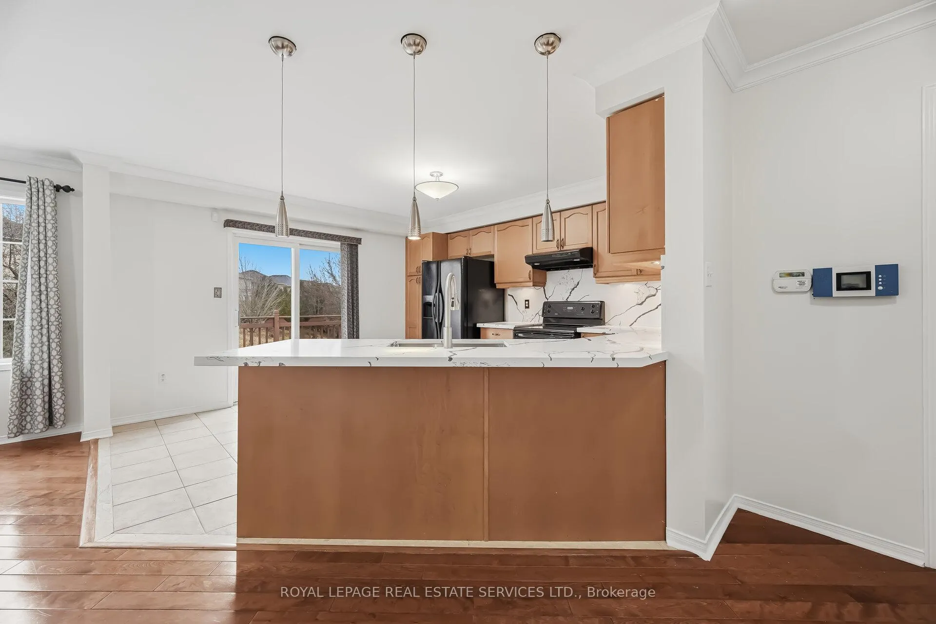 Photo 18 of 20 Dells Crescent, Brampton, Fletcher's Meadow — HOMEH