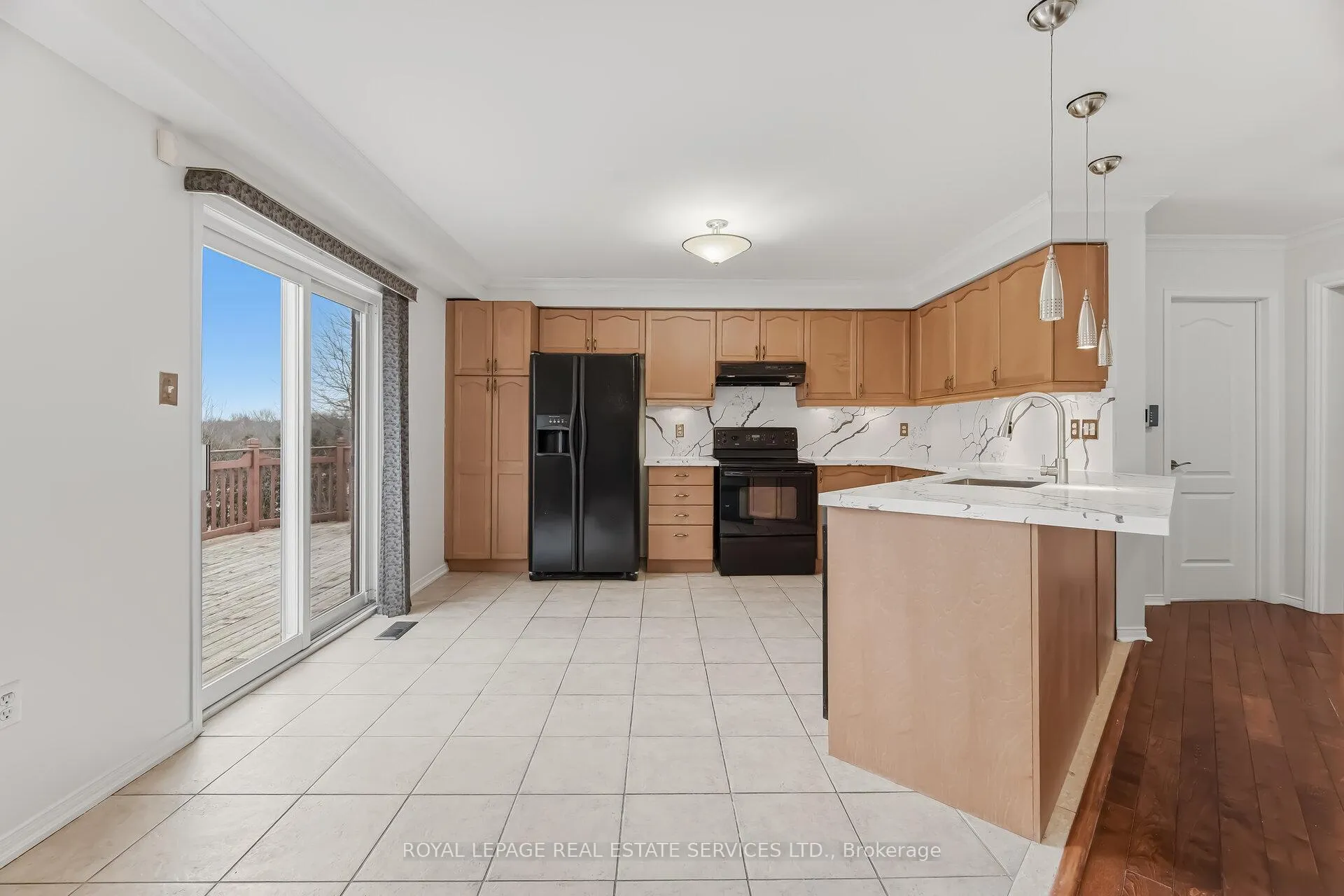 Photo 19 of 20 Dells Crescent, Brampton, Fletcher's Meadow — HOMEH